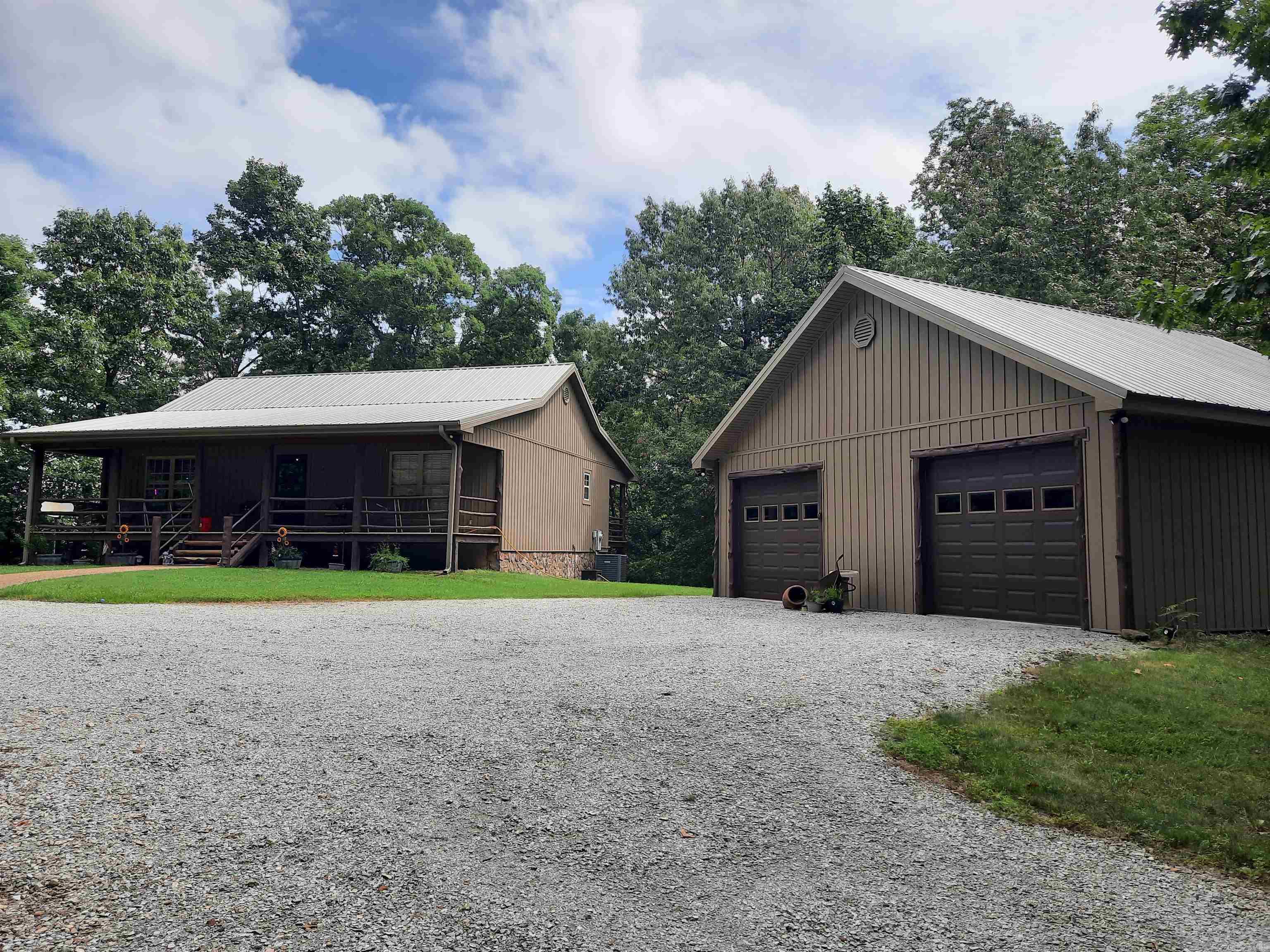 181 Country Charm Property Photo 9