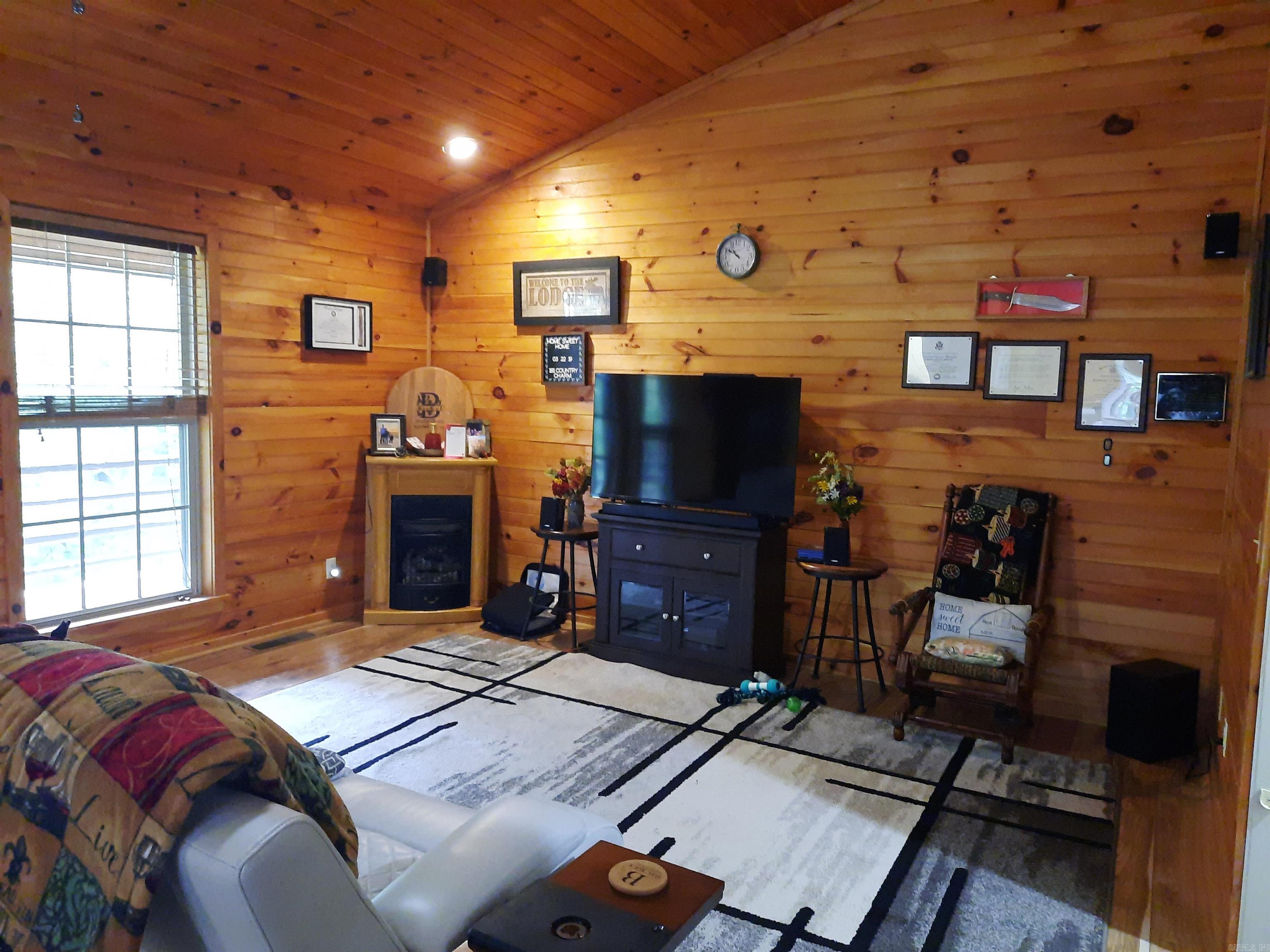 181 Country Charm Property Photo 10