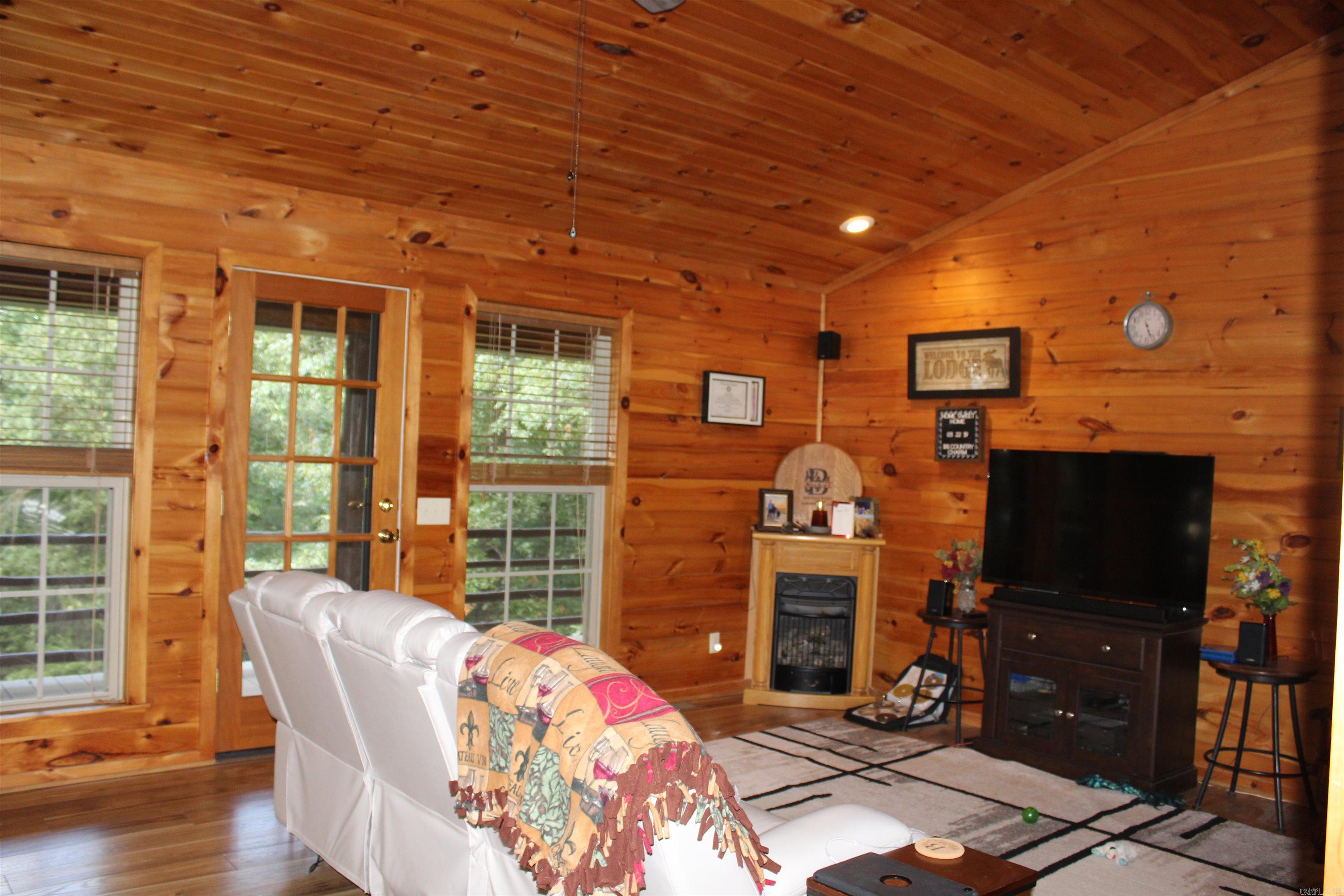 181 Country Charm Property Photo 12