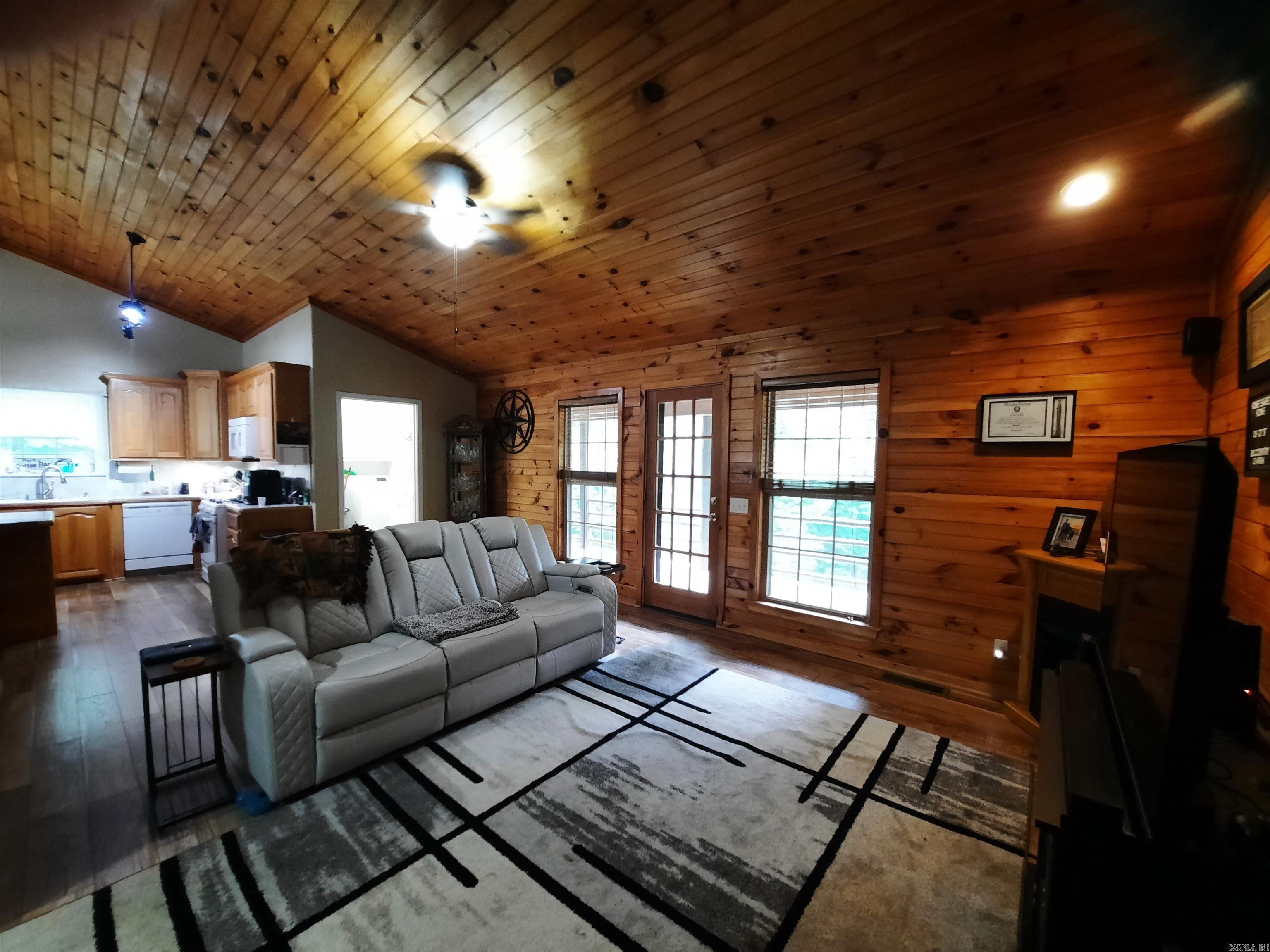 181 Country Charm Property Photo 13