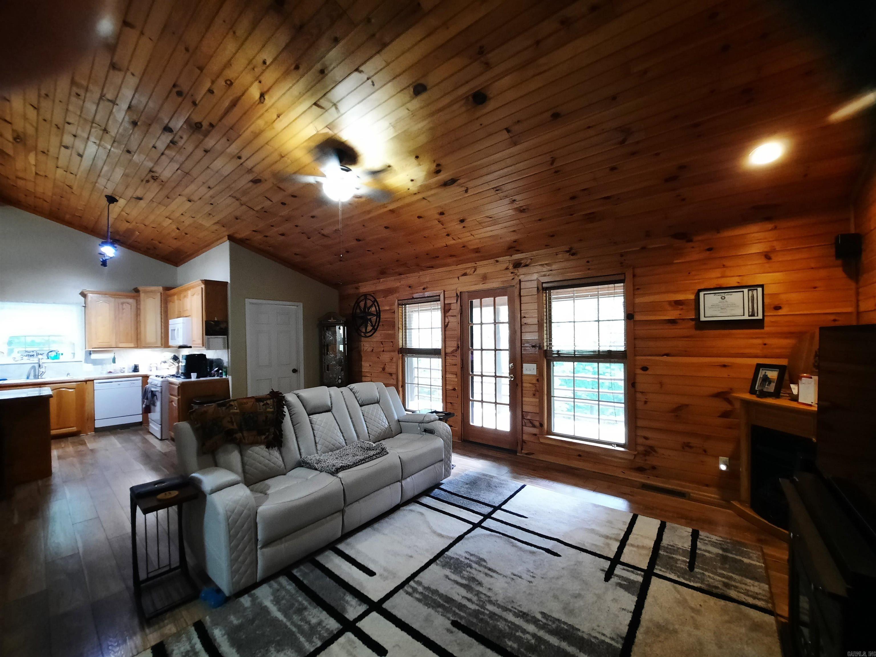181 Country Charm Property Photo 15