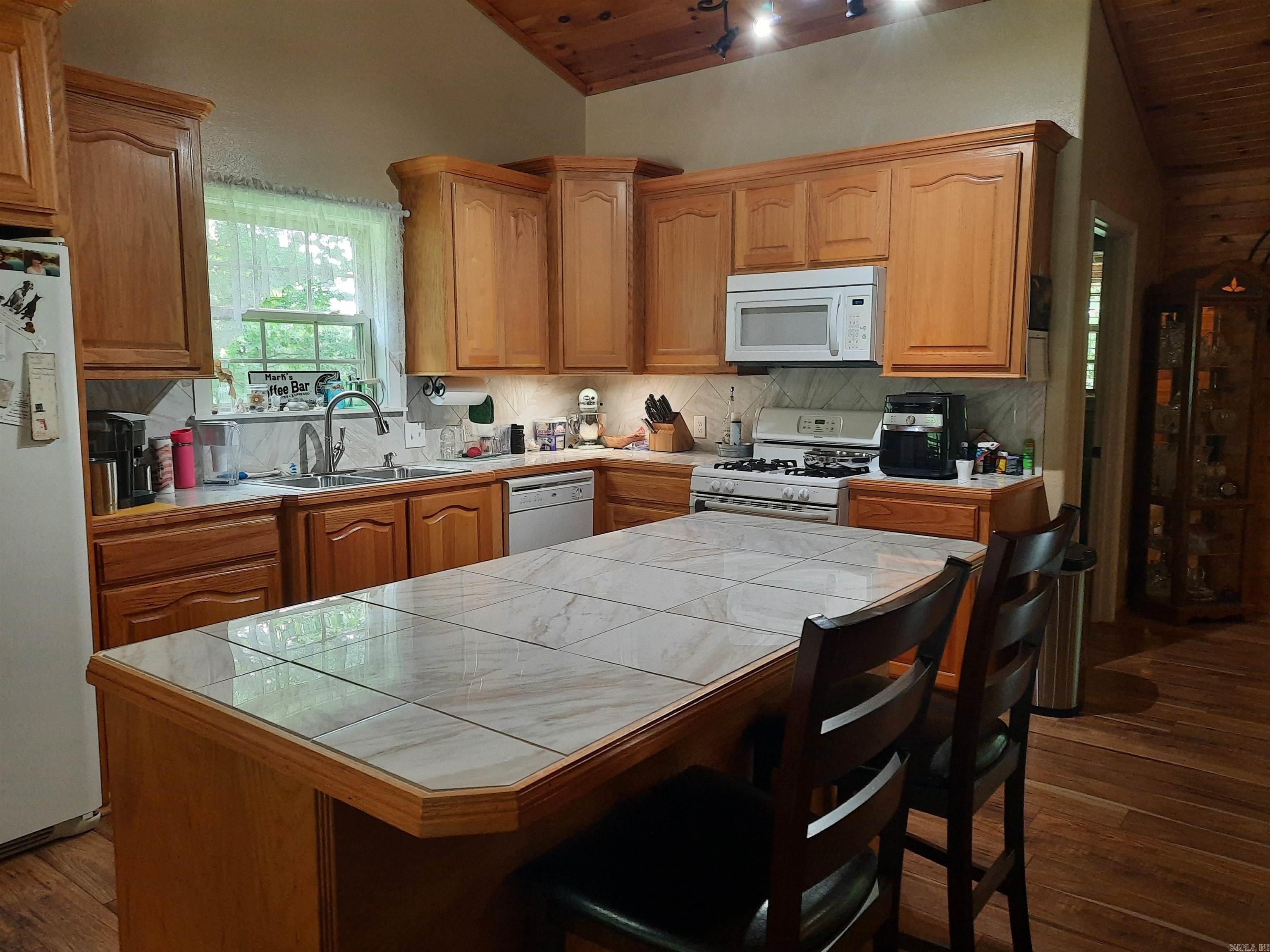 181 Country Charm Property Photo 21