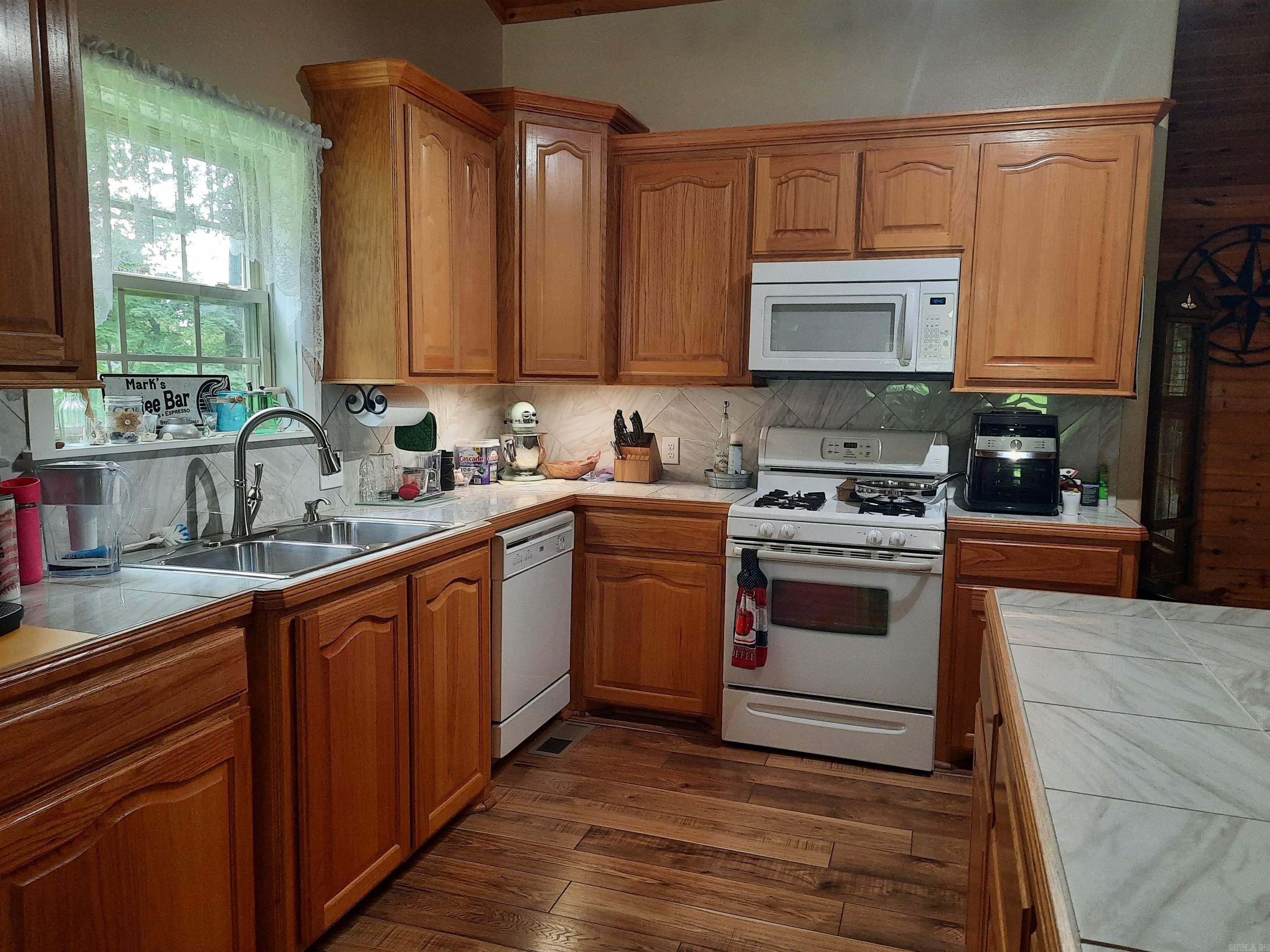181 Country Charm Property Photo 23