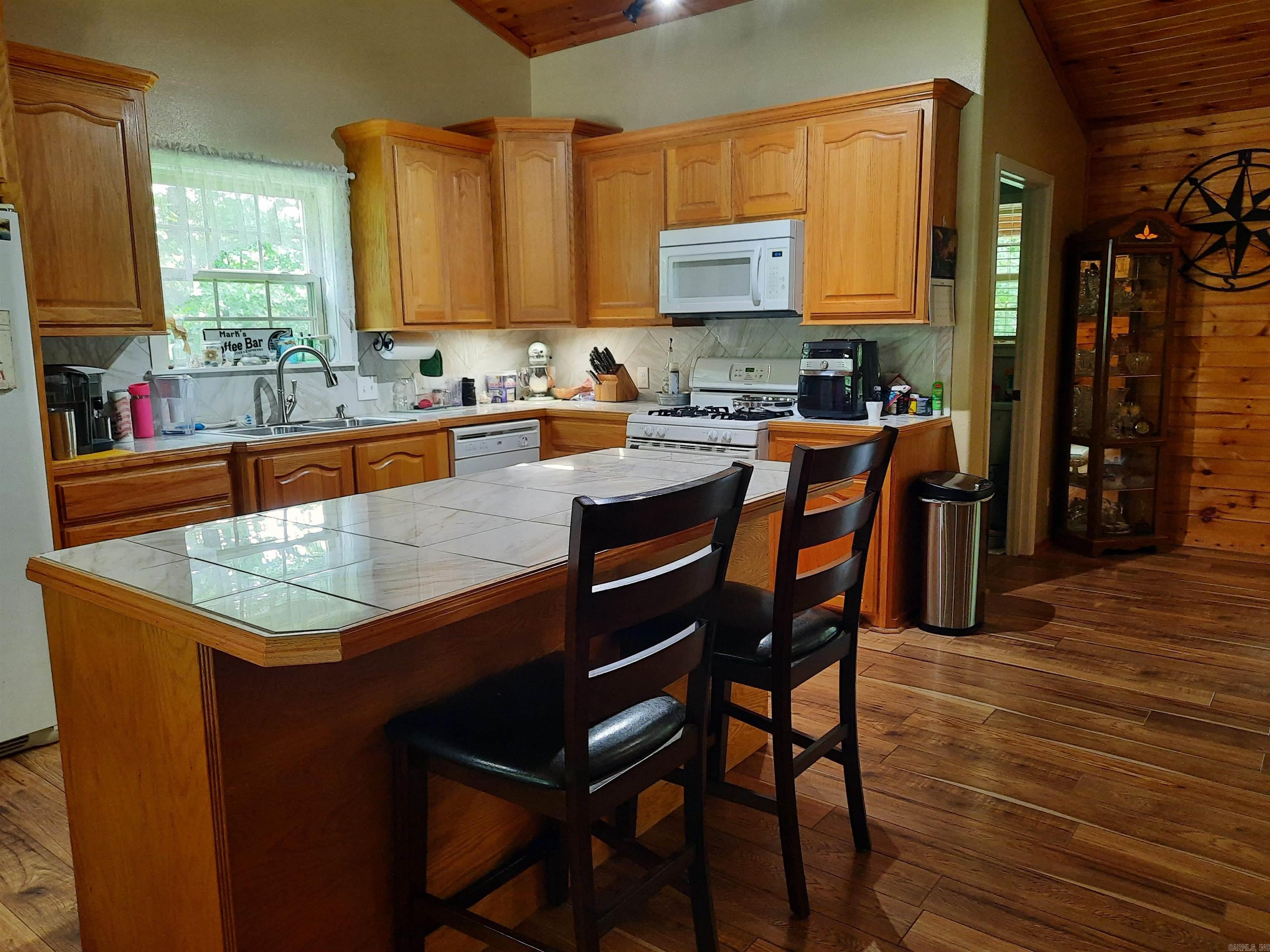 181 Country Charm Property Photo 24