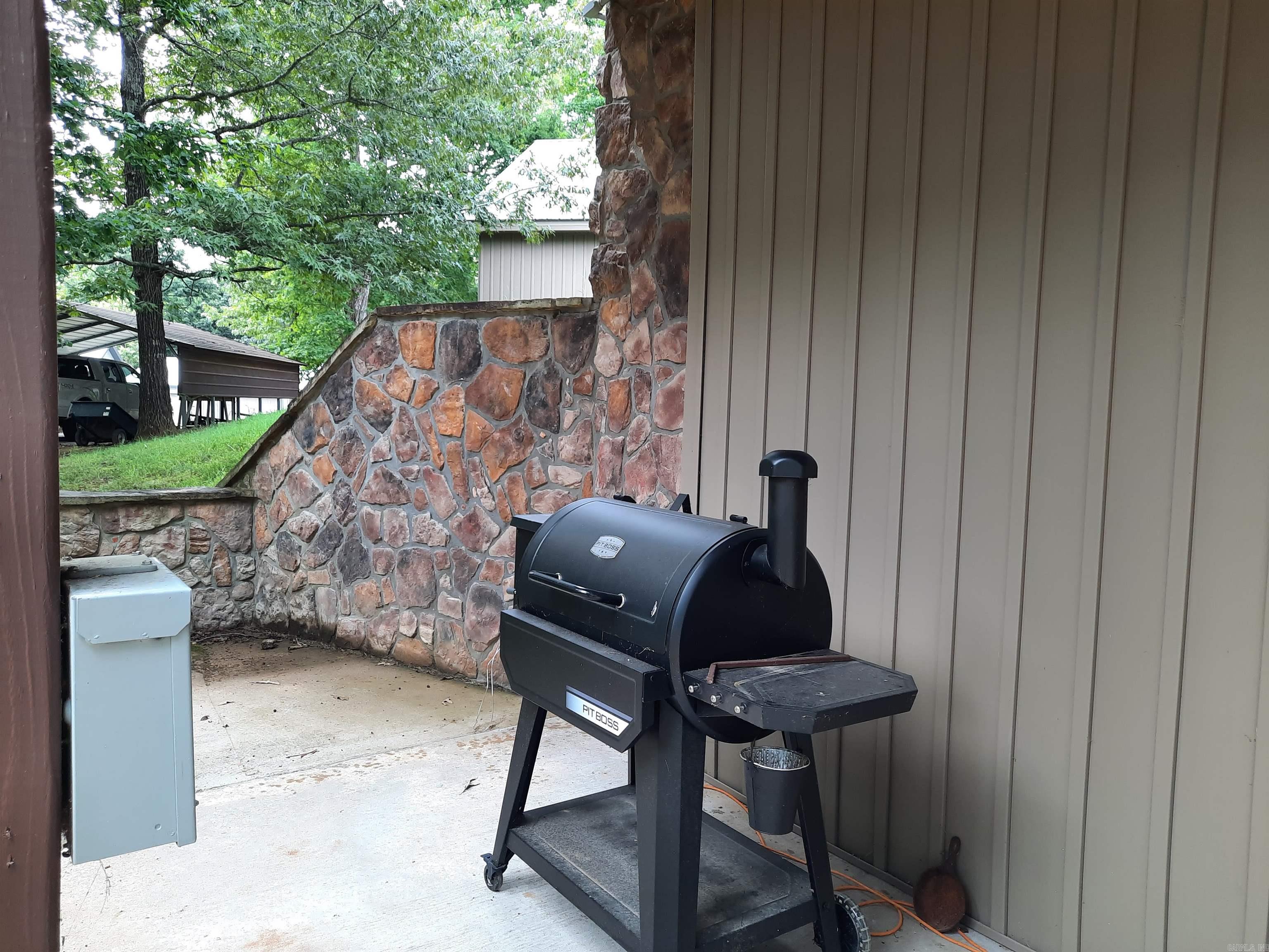 181 Country Charm Property Photo 39