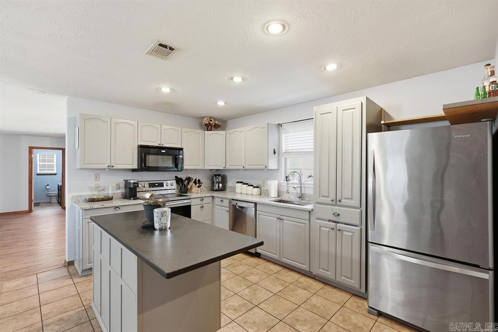 3 Joshua Circle Property Photo 9