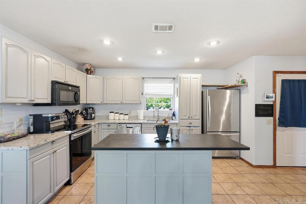 3 Joshua Circle Property Photo 11