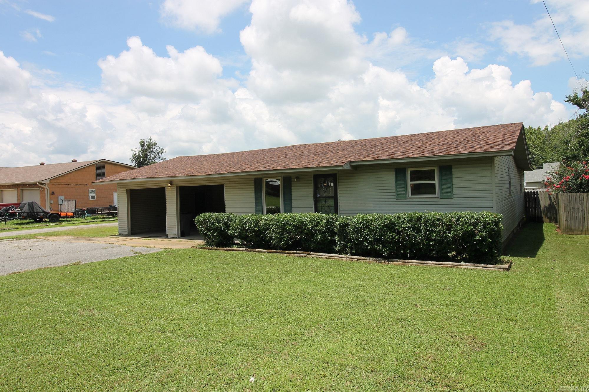 1301 Roberts Dr. Property Photo 2