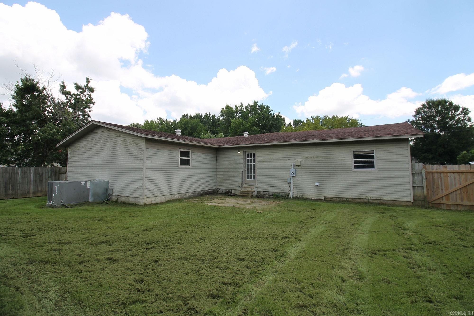 1301 Roberts Dr. Property Photo 5