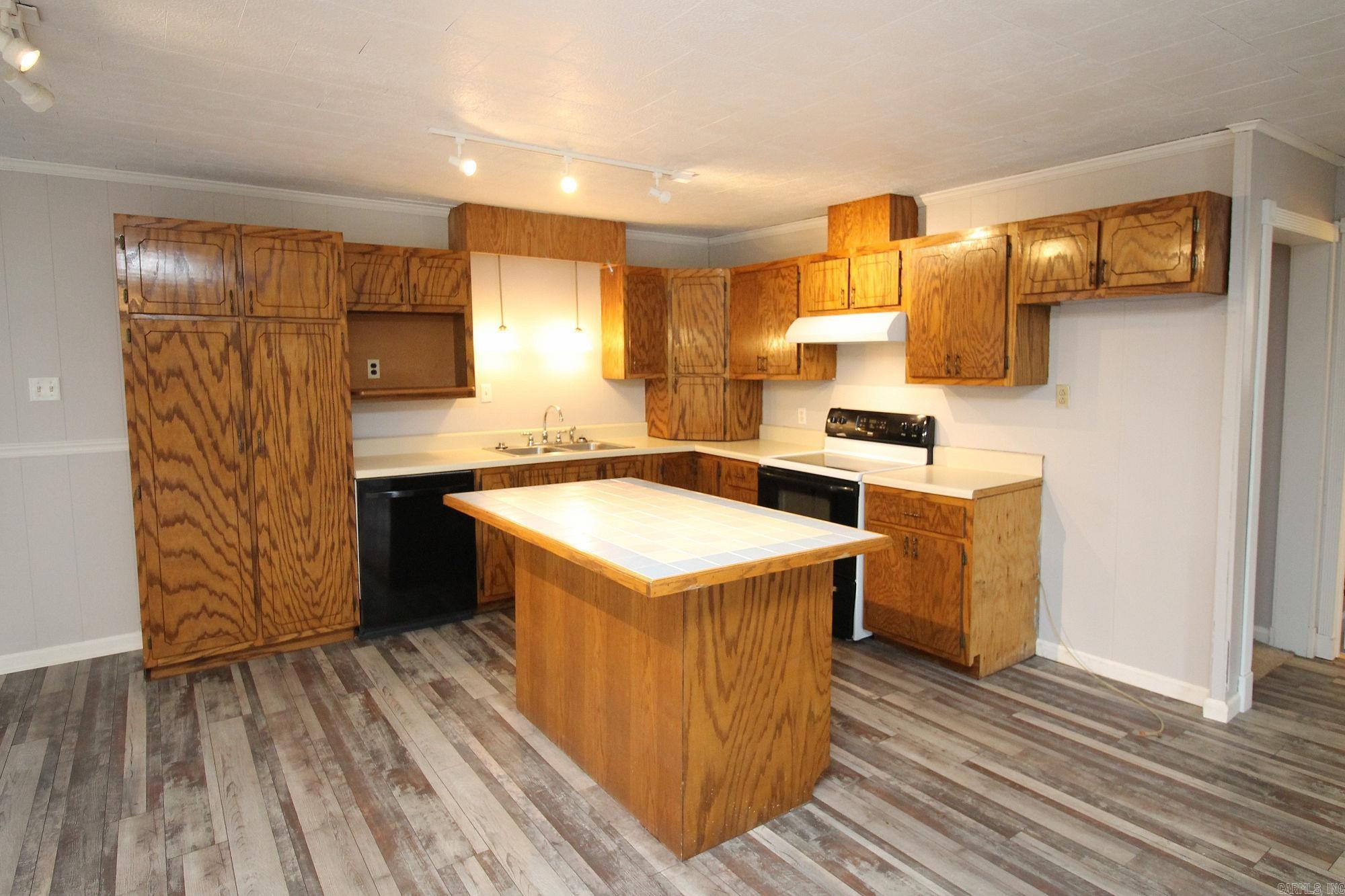 1301 Roberts Dr. Property Photo 9