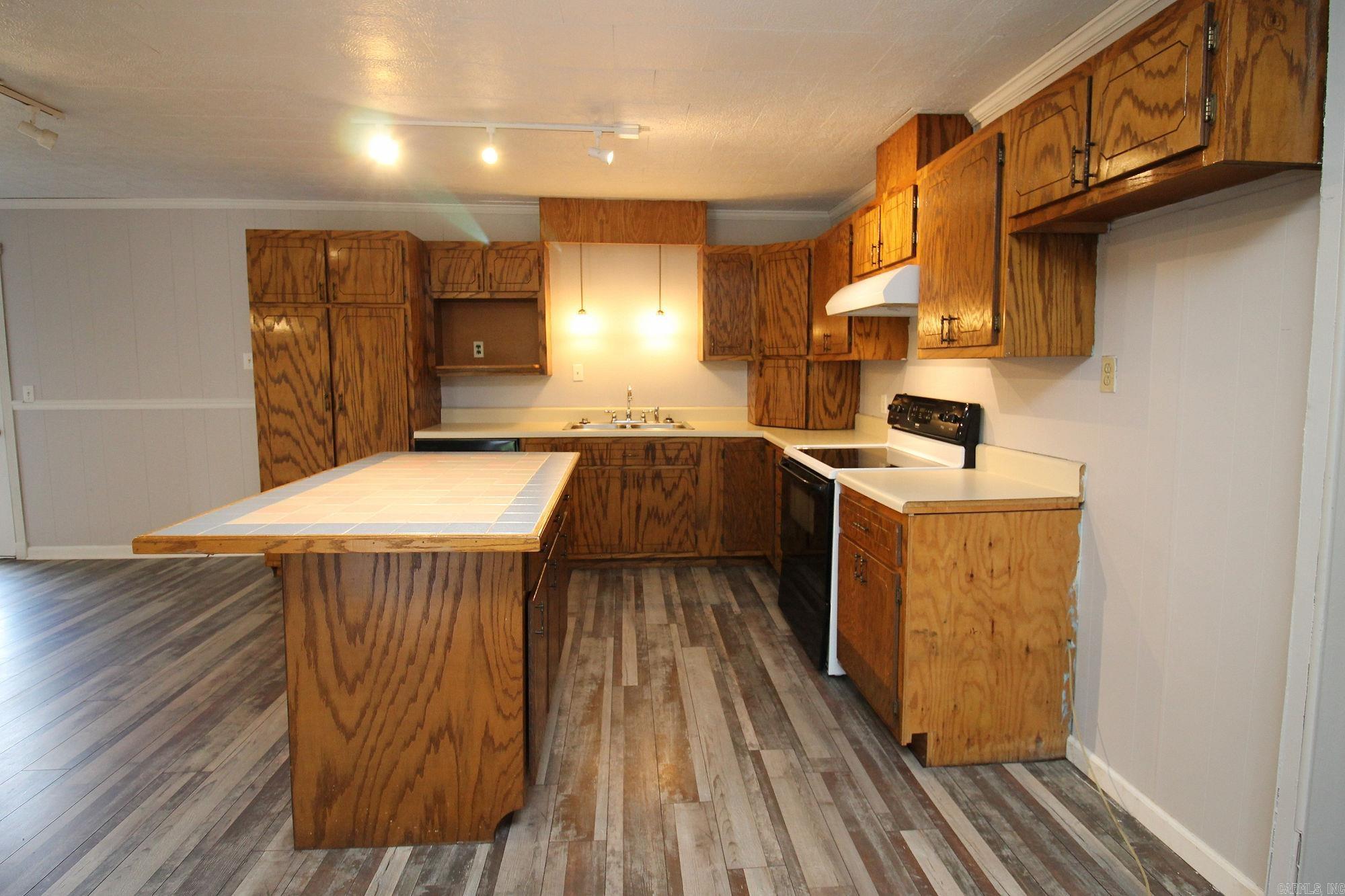 1301 Roberts Dr. Property Photo 10