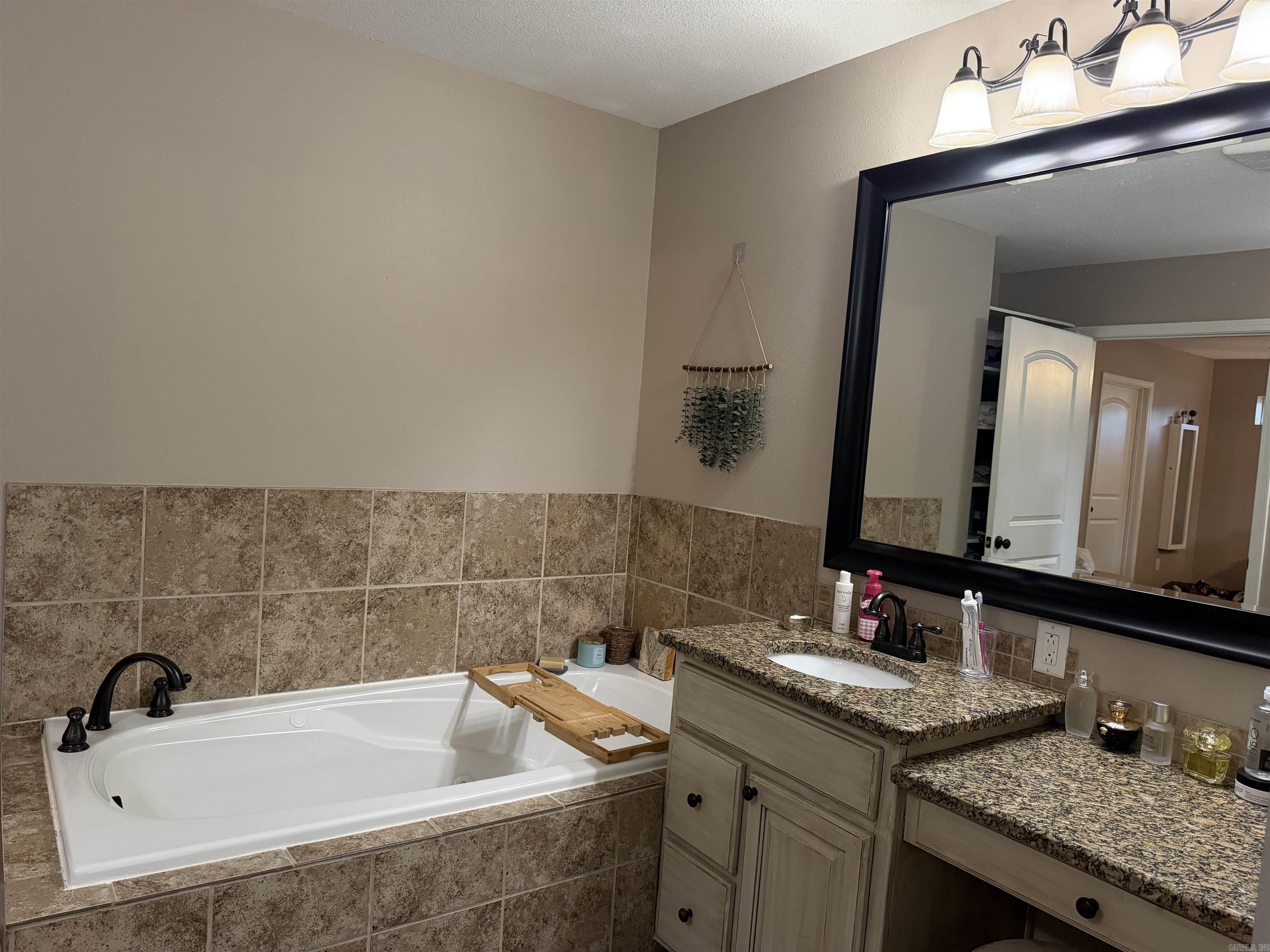 361 Regal Oaks Circle Property Photo 18