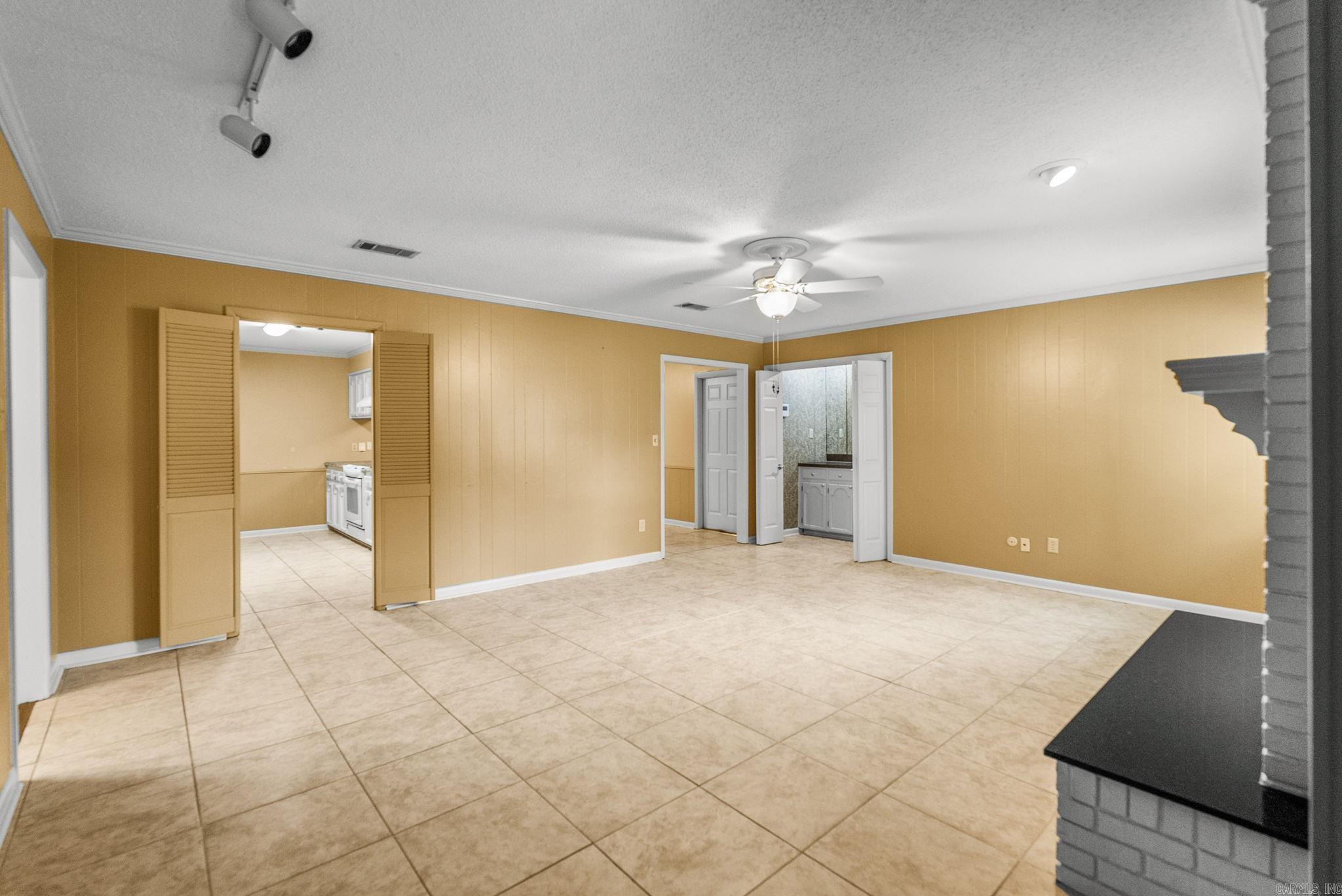 1400 Pickering Drive Property Photo 5
