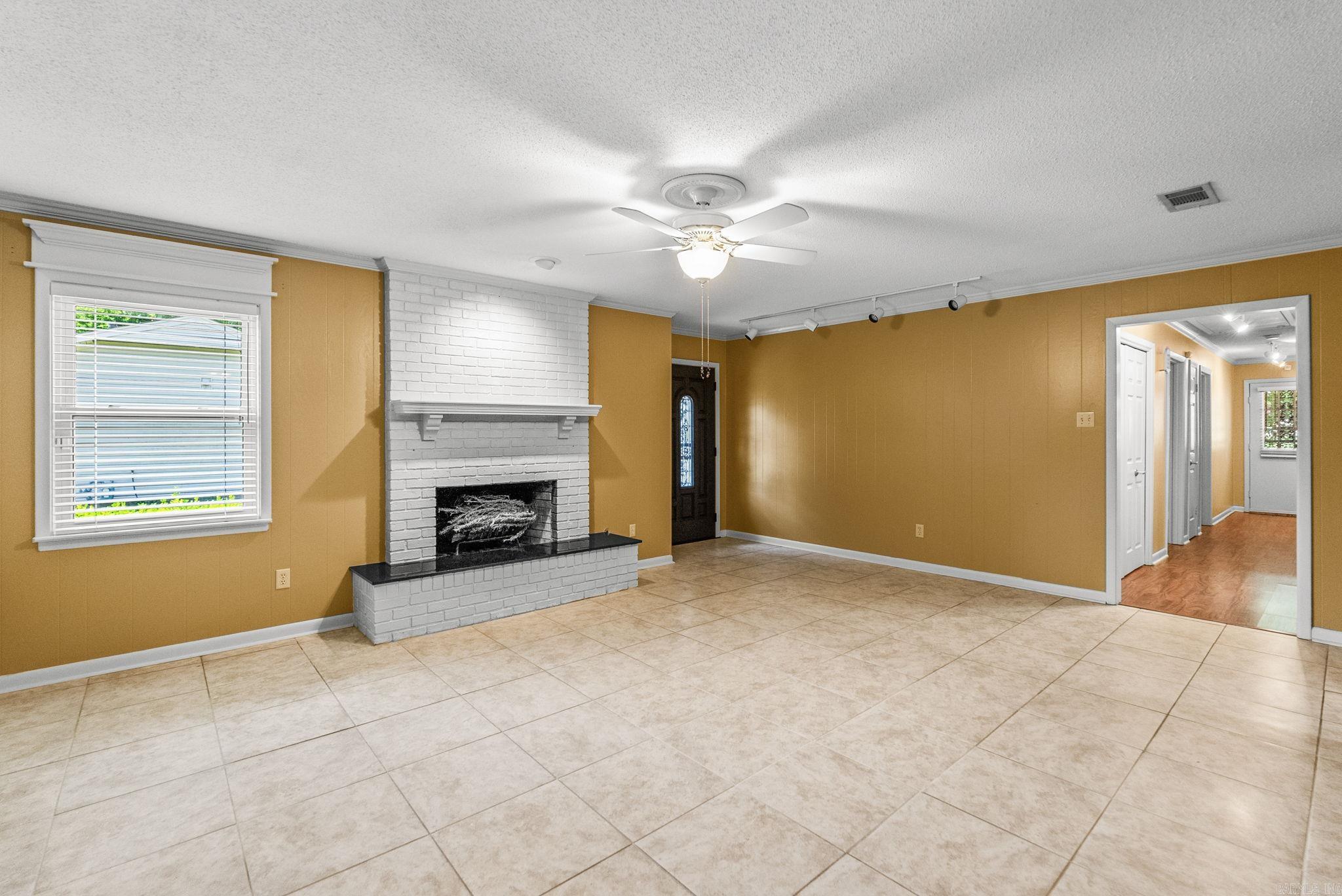 1400 Pickering Drive Property Photo 6