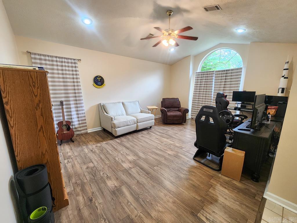 2560 Jayme Circle Property Photo 4