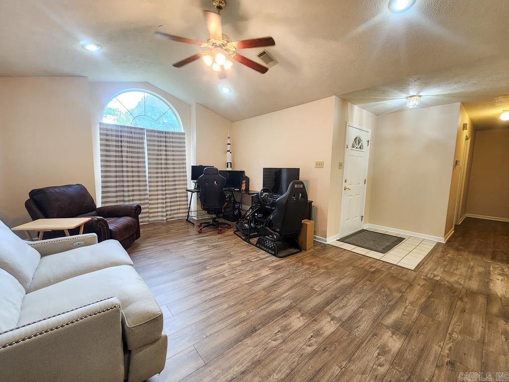 2560 Jayme Circle Property Photo 5
