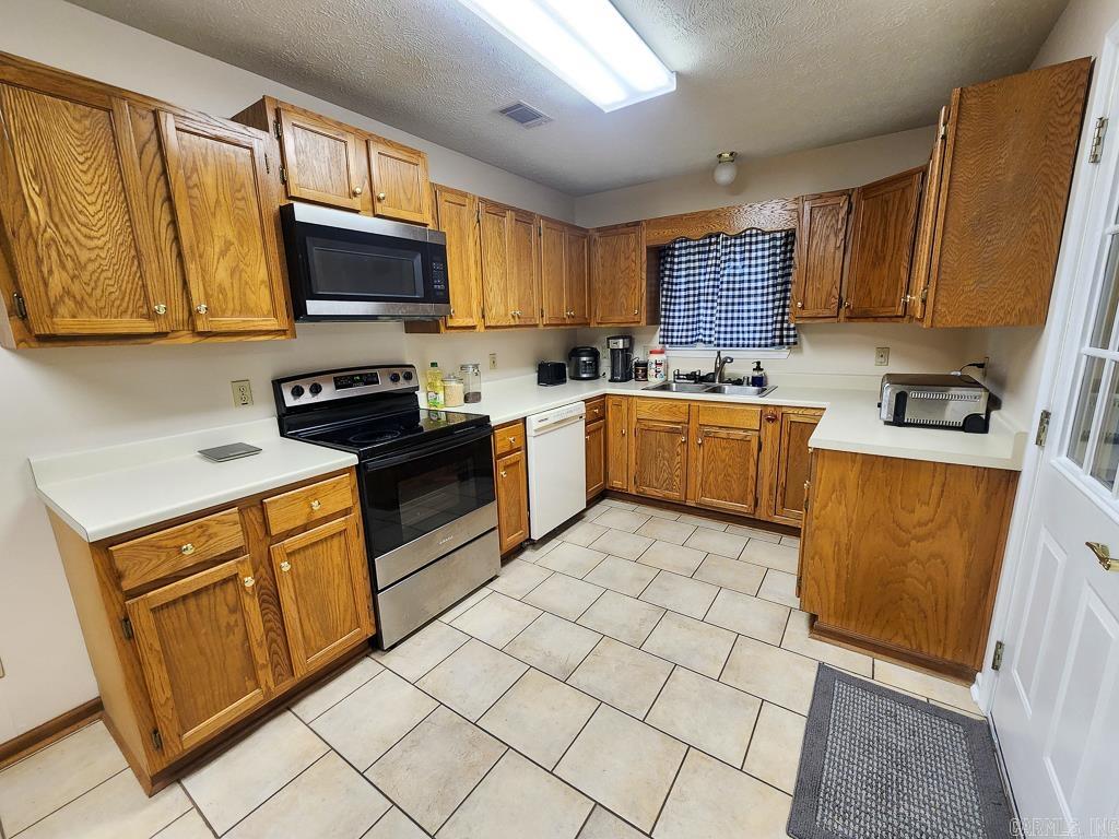 2560 Jayme Circle Property Photo 8