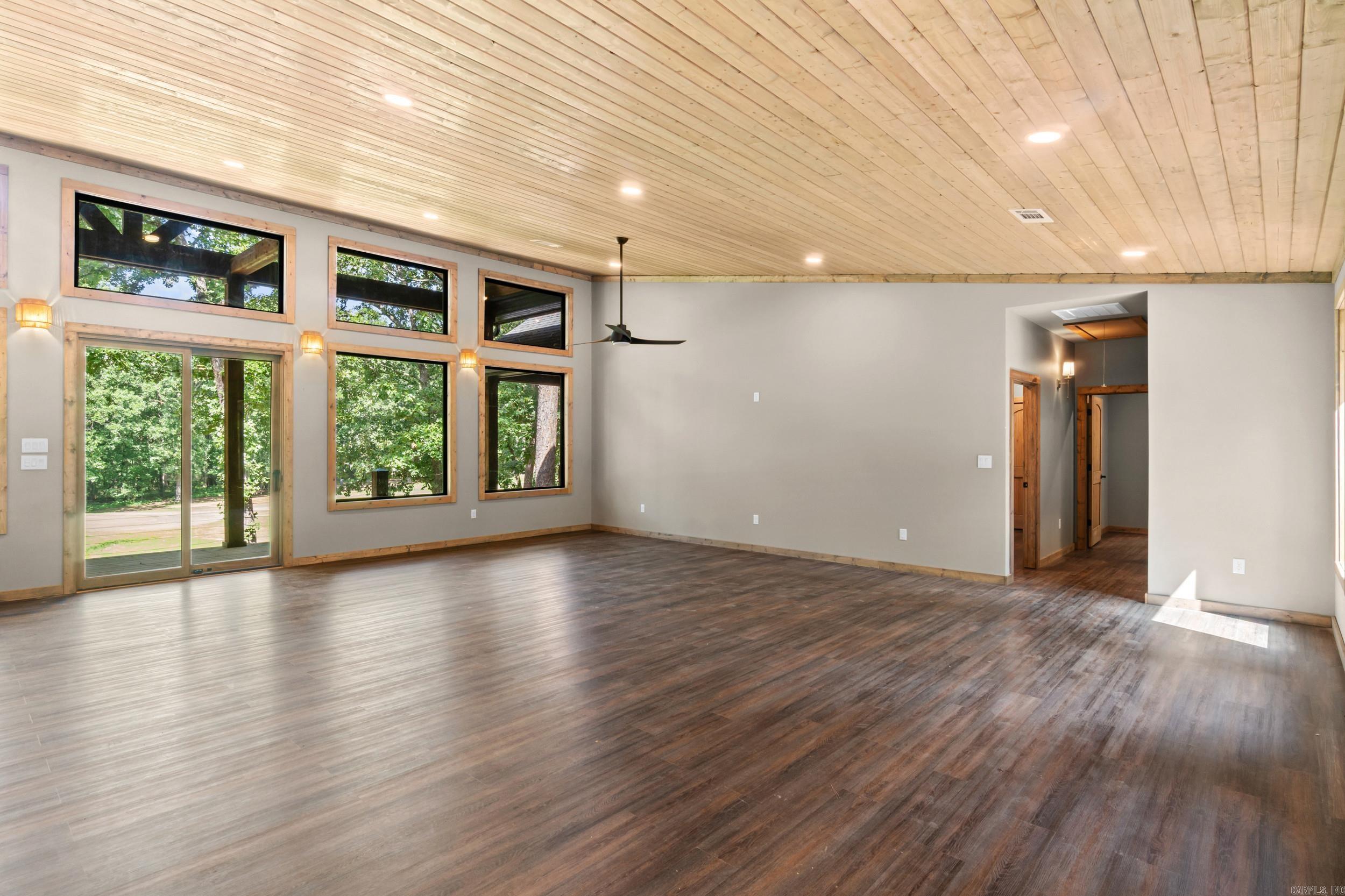 200 Kustrin Drive Property Photo 8