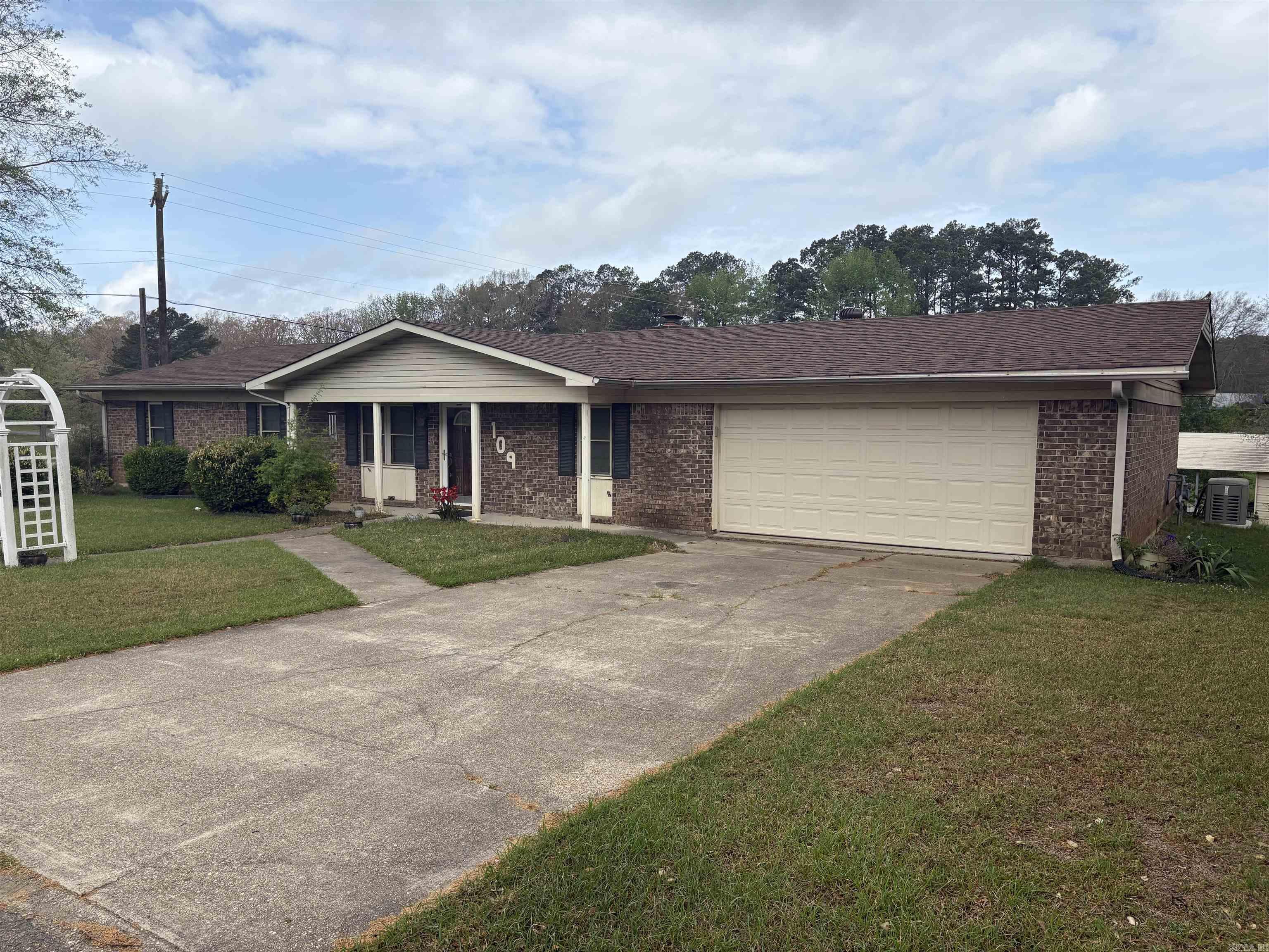 109 Circle Acres Dr Property Photo 1