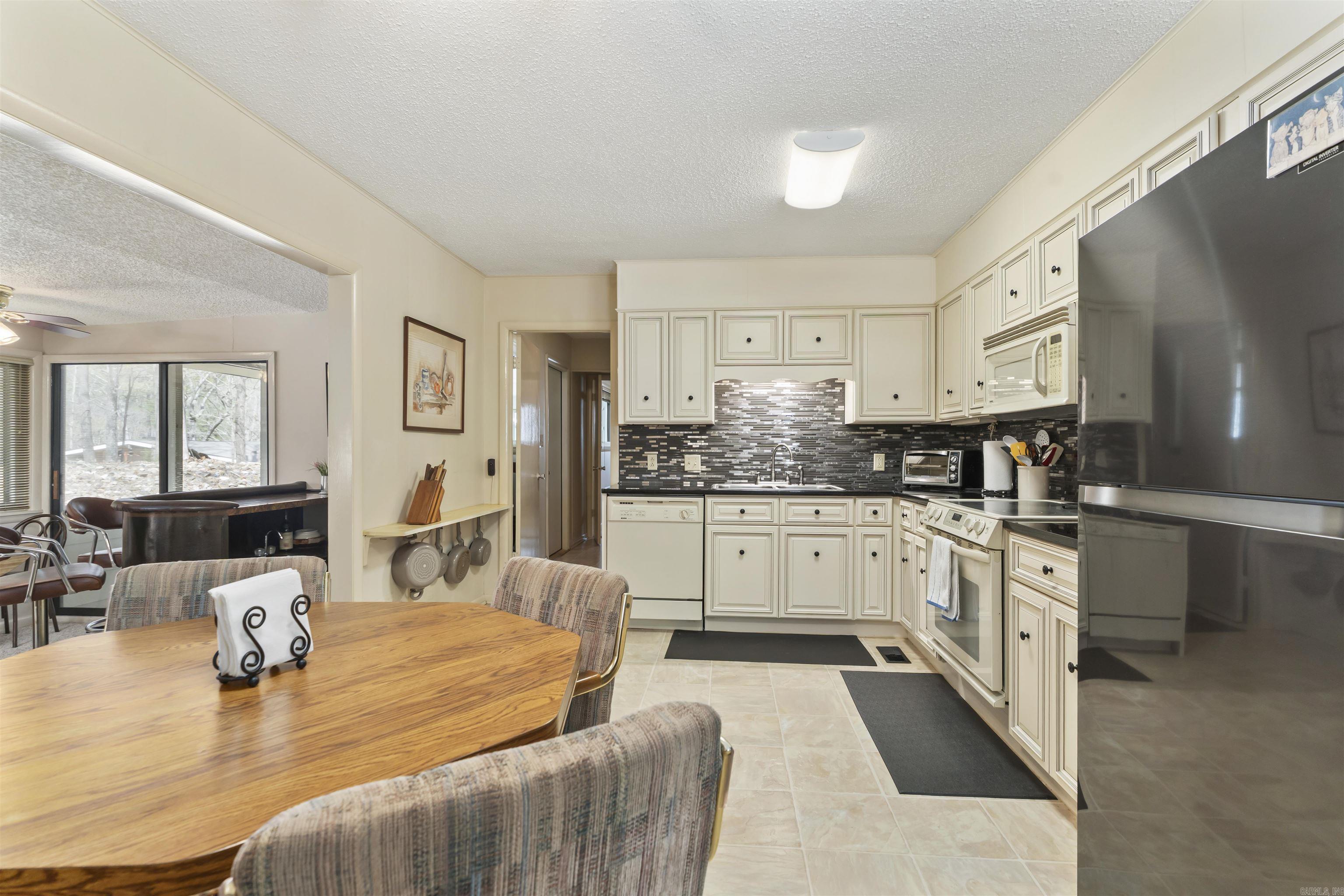 3 Valls Lane Property Photo 8