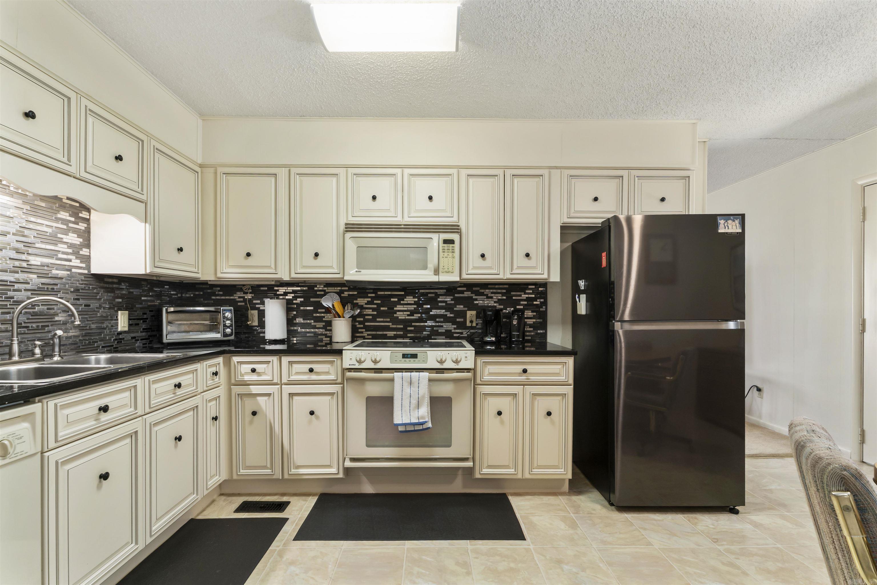 3 Valls Lane Property Photo 9