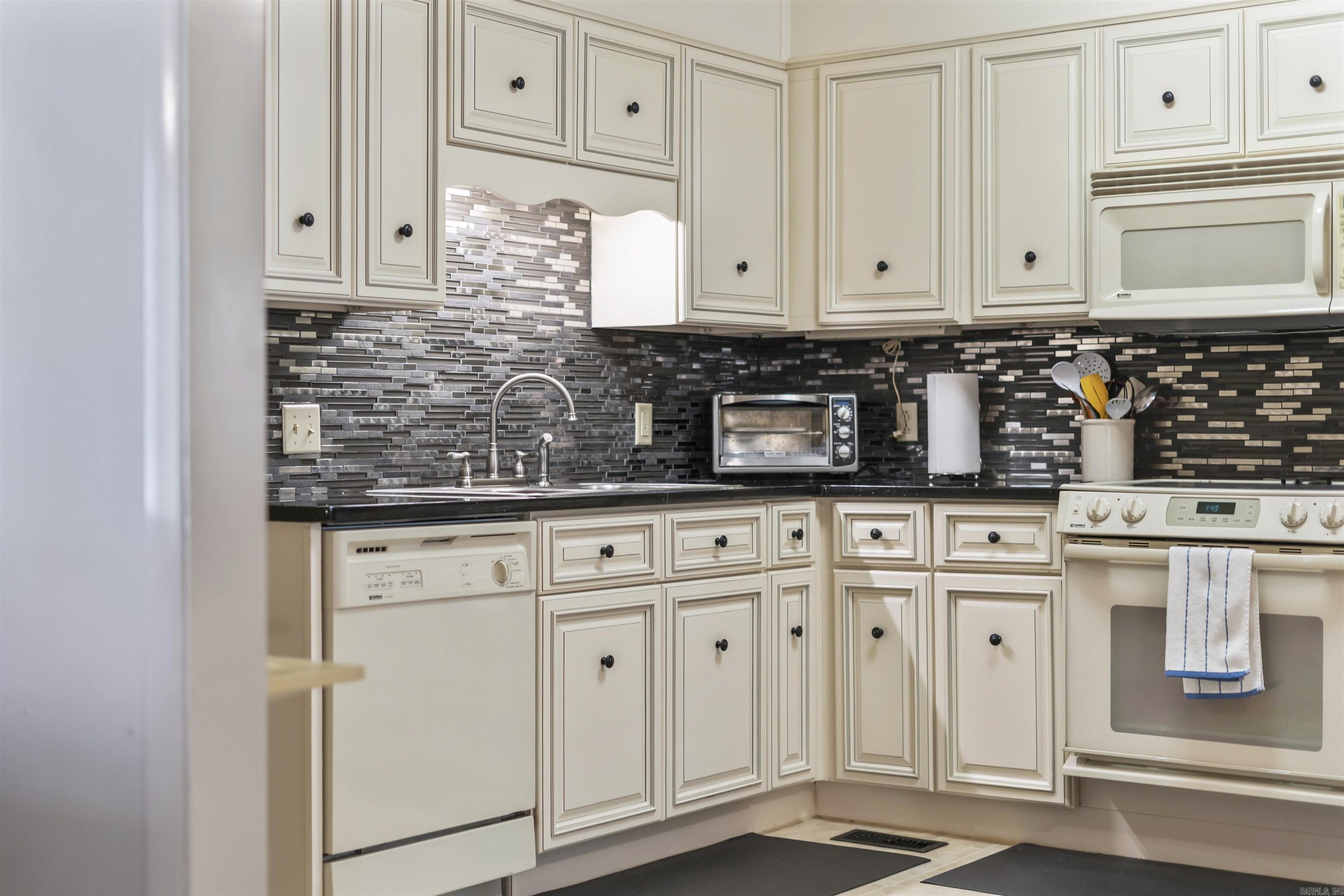 3 Valls Lane Property Photo 10