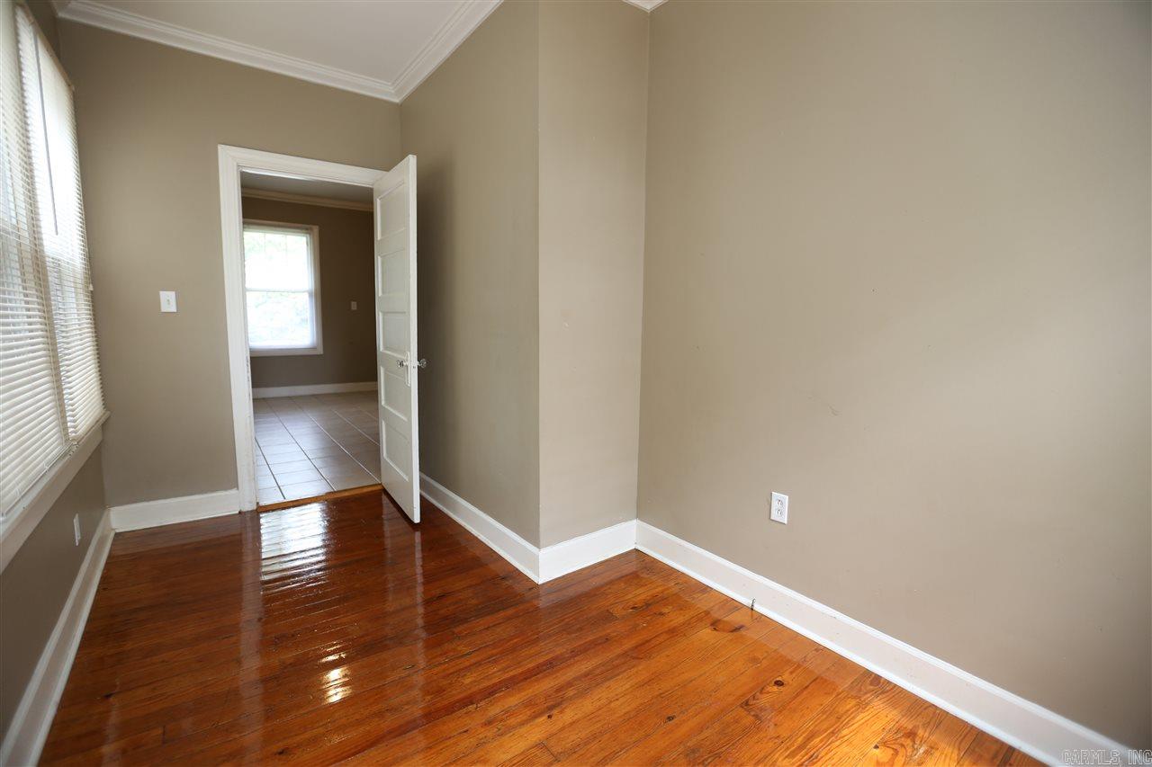 3711 W Markham Property Photo 12