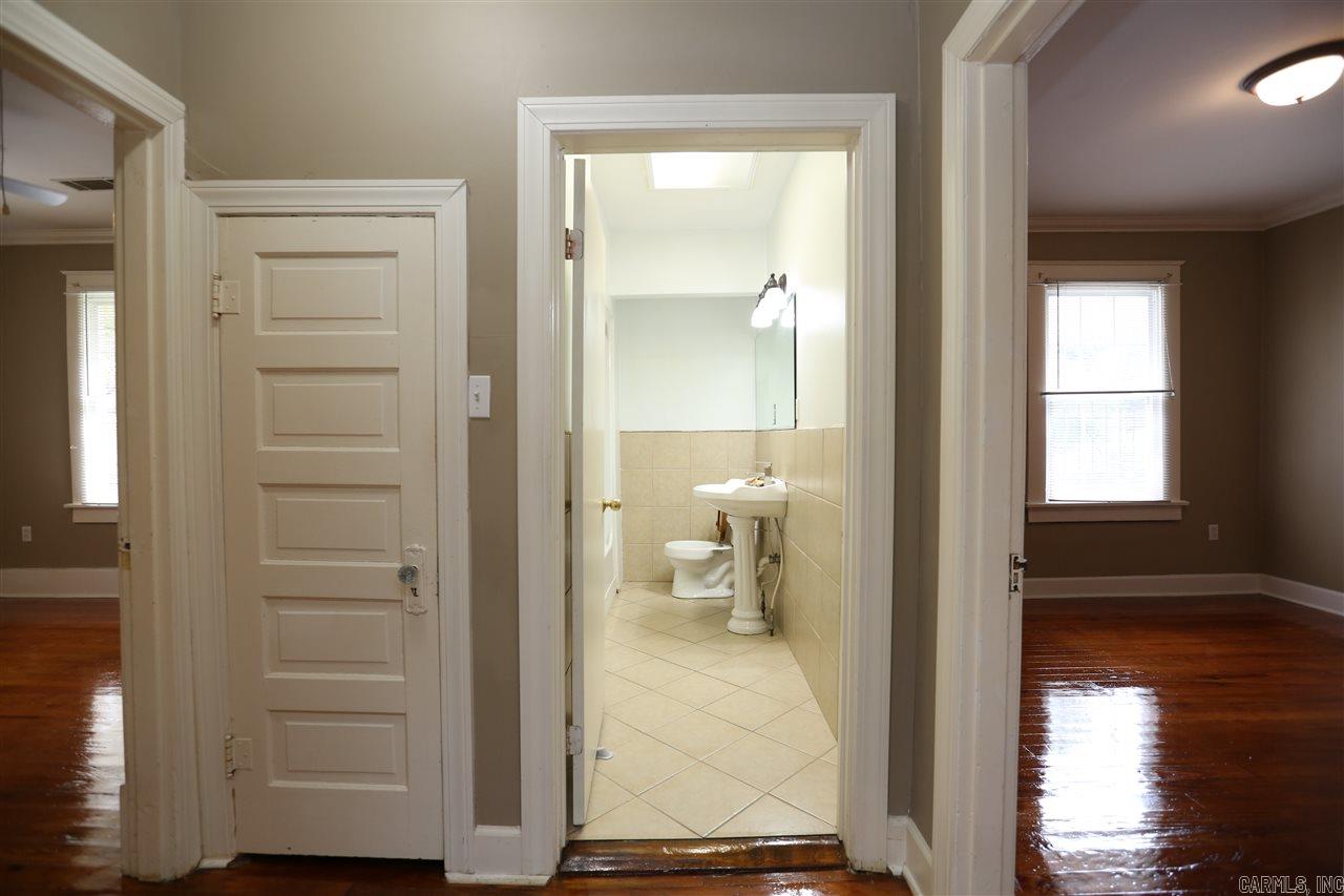 3711 W Markham Property Photo 14