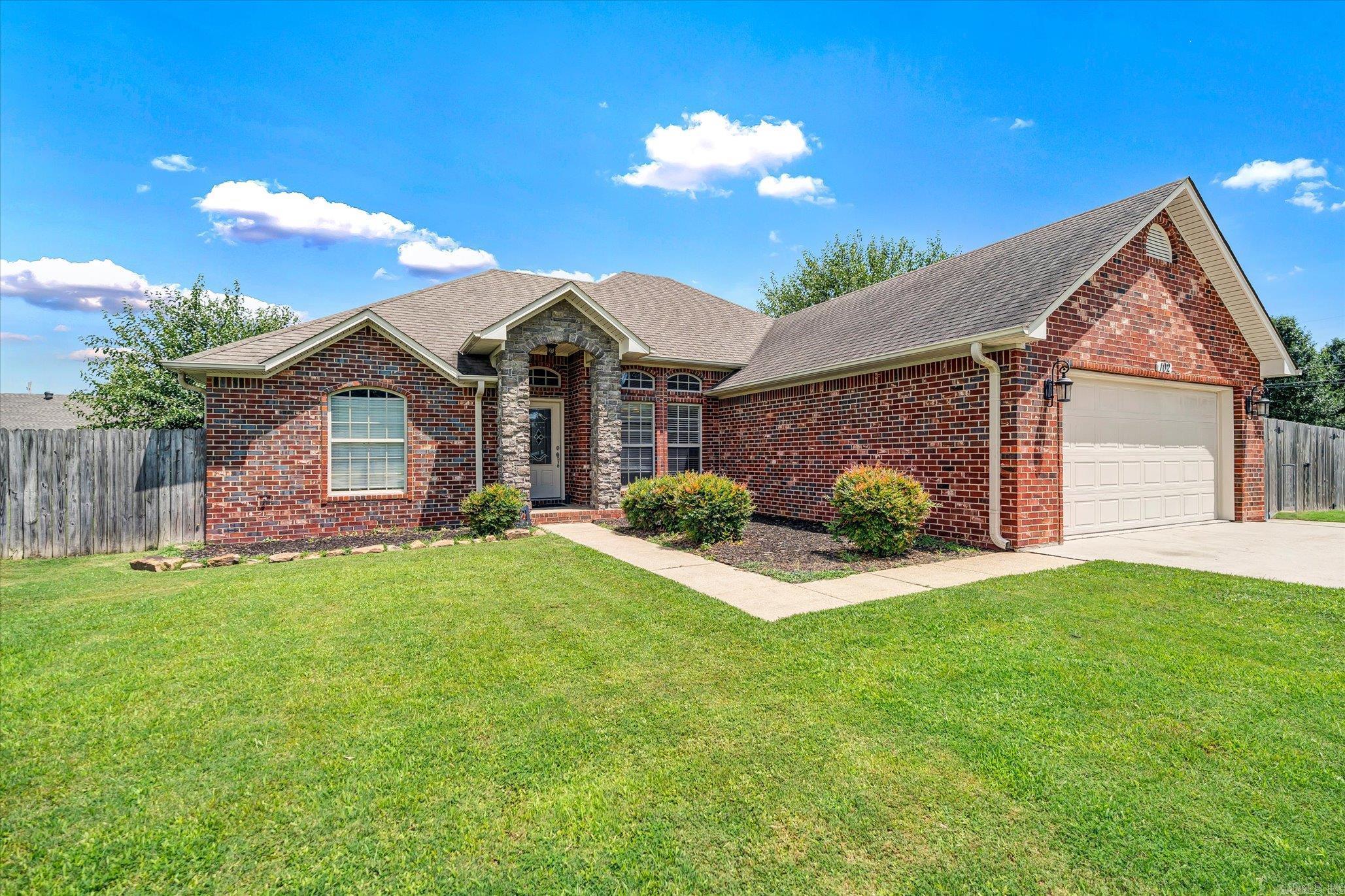 102 Lenford Drive Property Photo 1