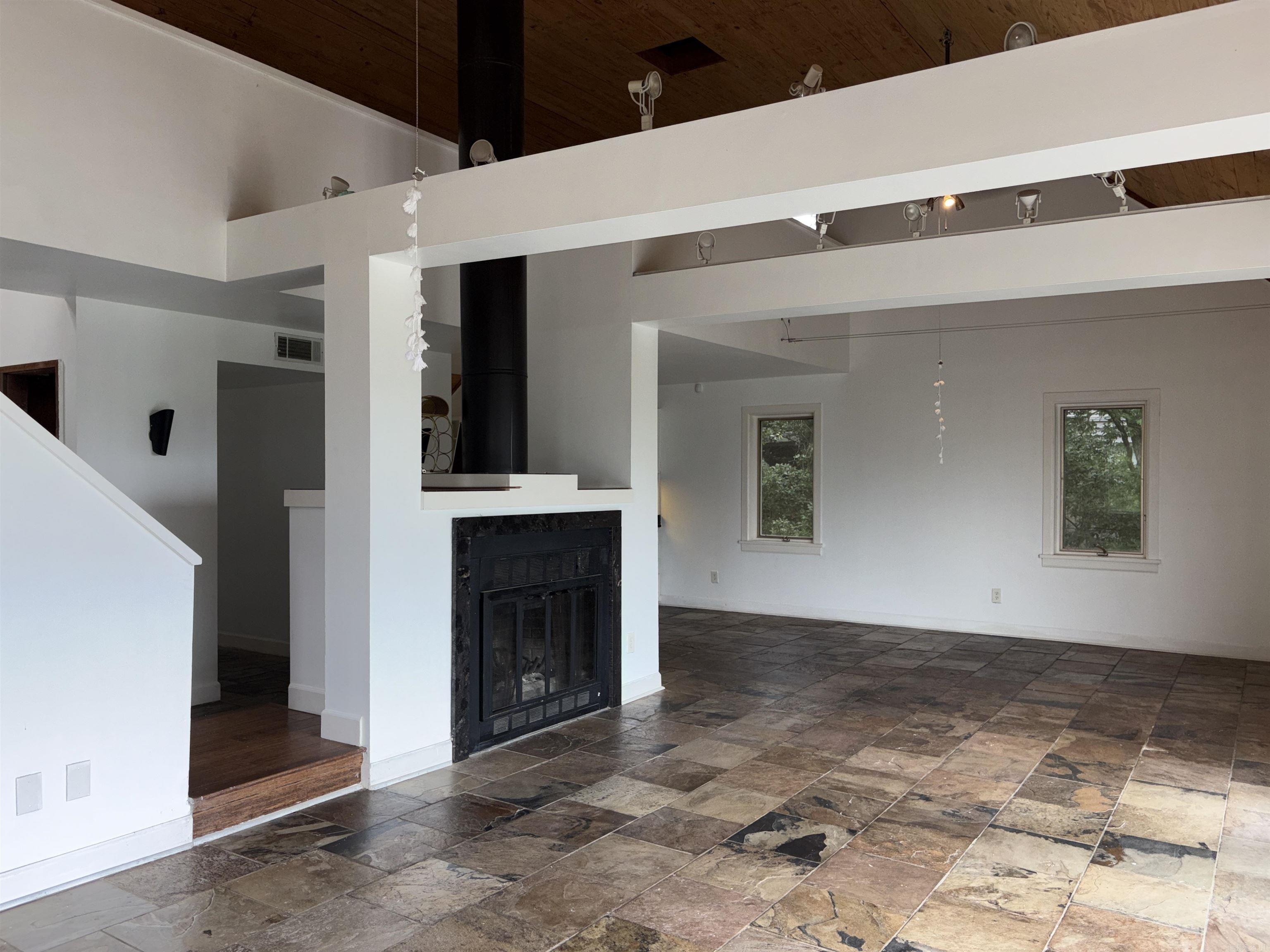 6011 Southwind Drive Property Photo 3