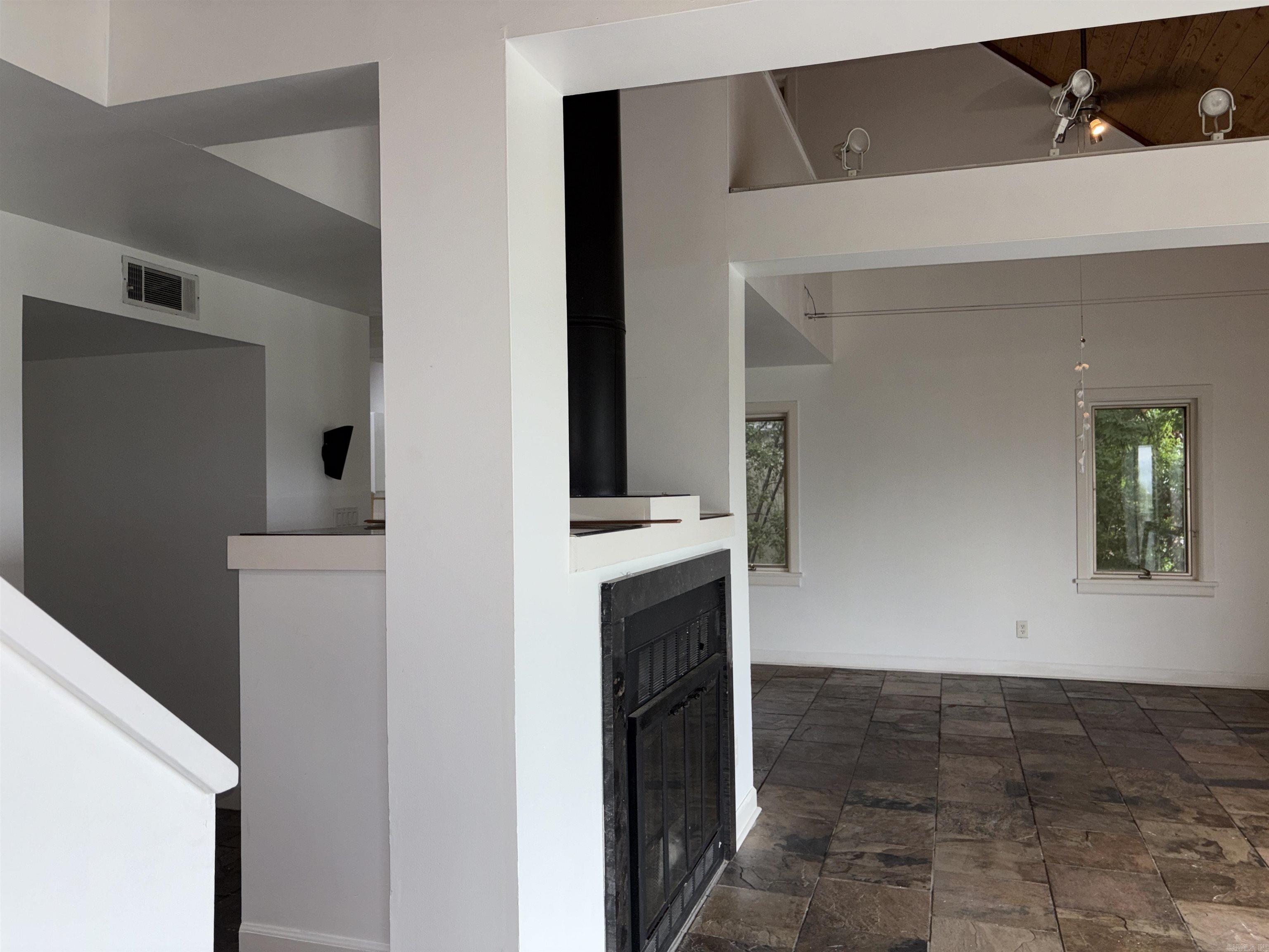 6011 Southwind Drive Property Photo 4