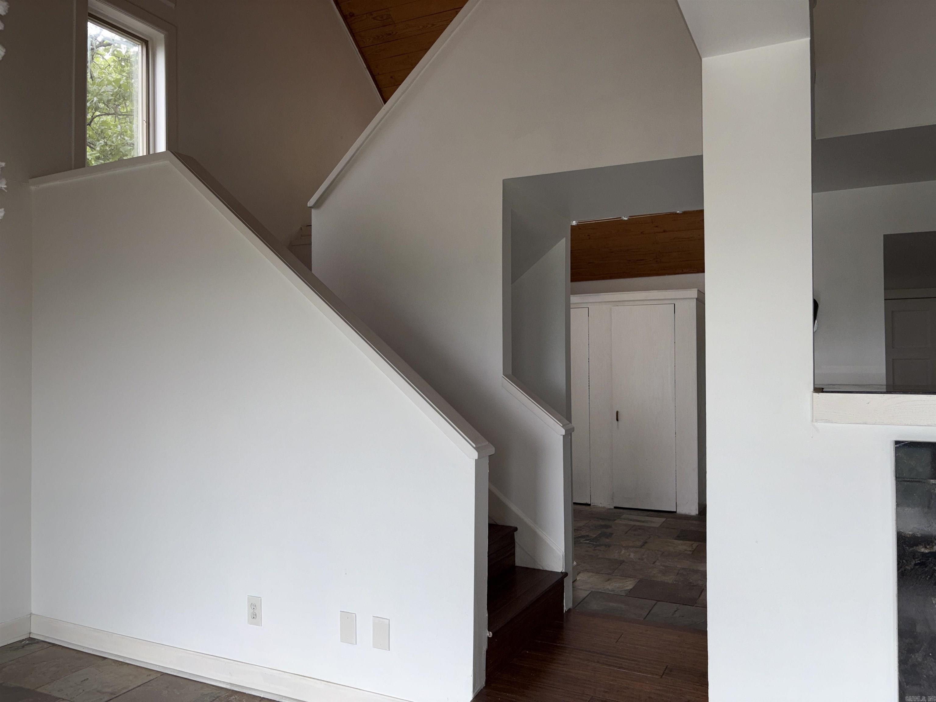 6011 Southwind Drive Property Photo 5