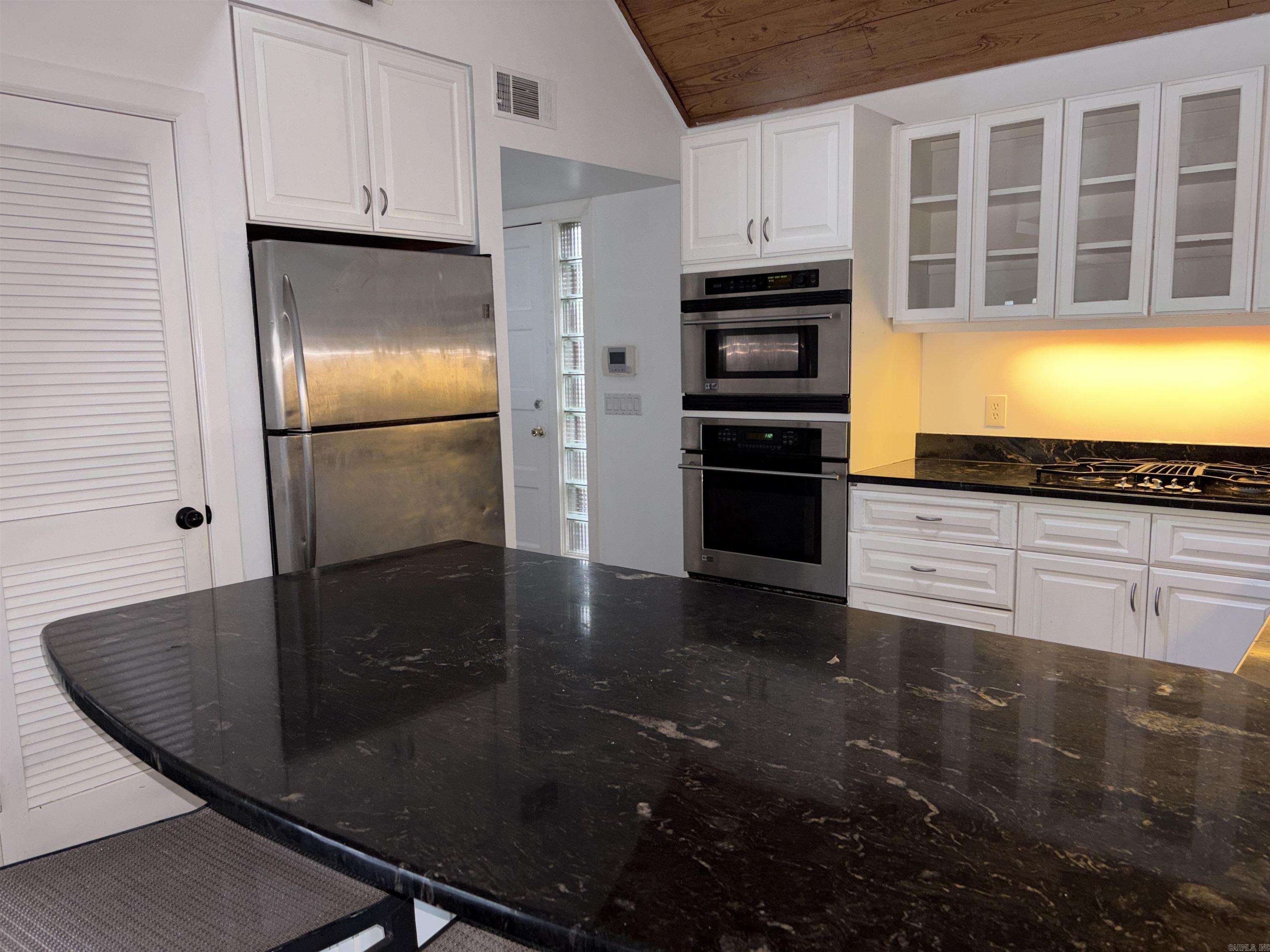 6011 Southwind Drive Property Photo 14