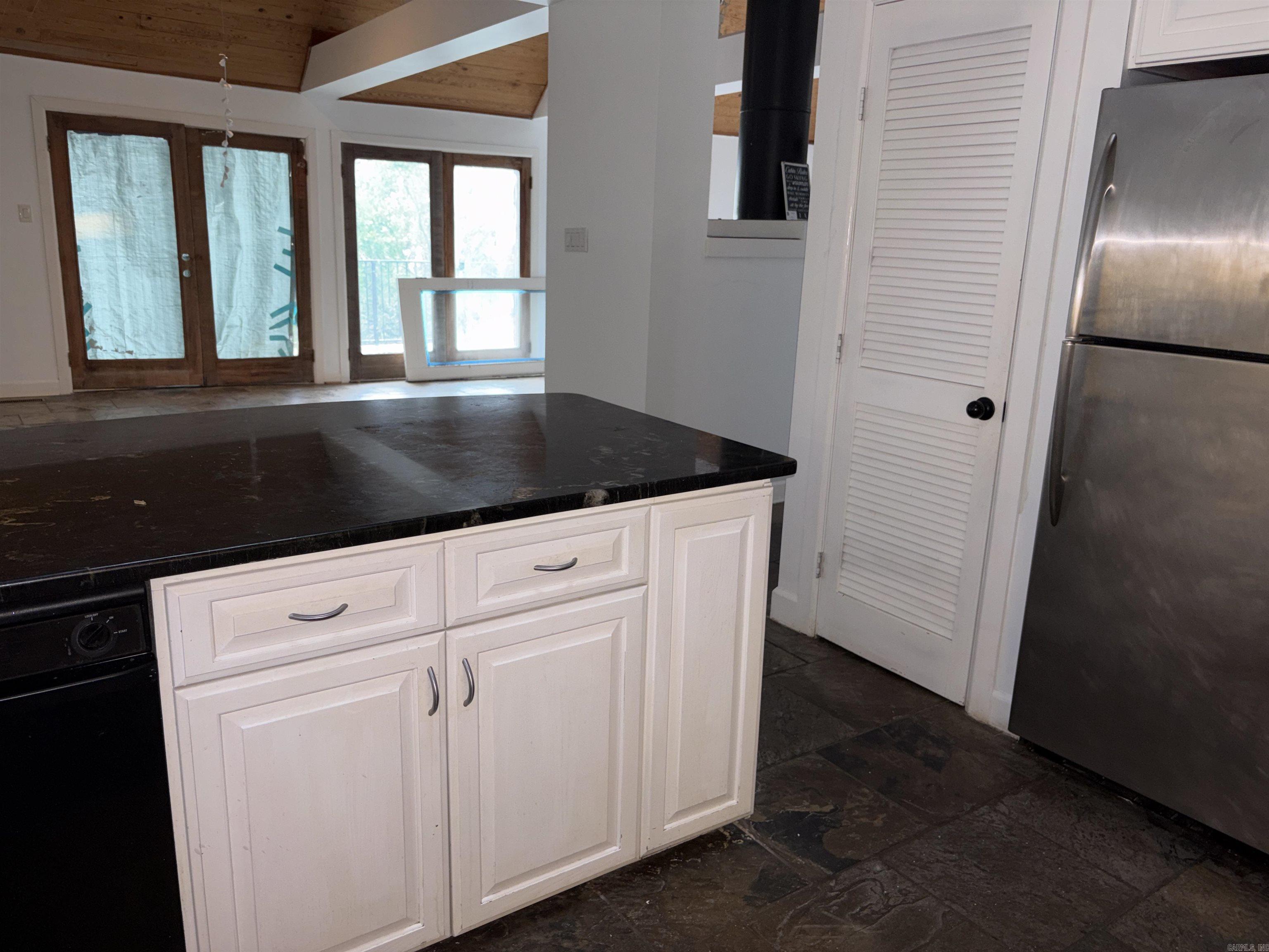 6011 Southwind Drive Property Photo 16