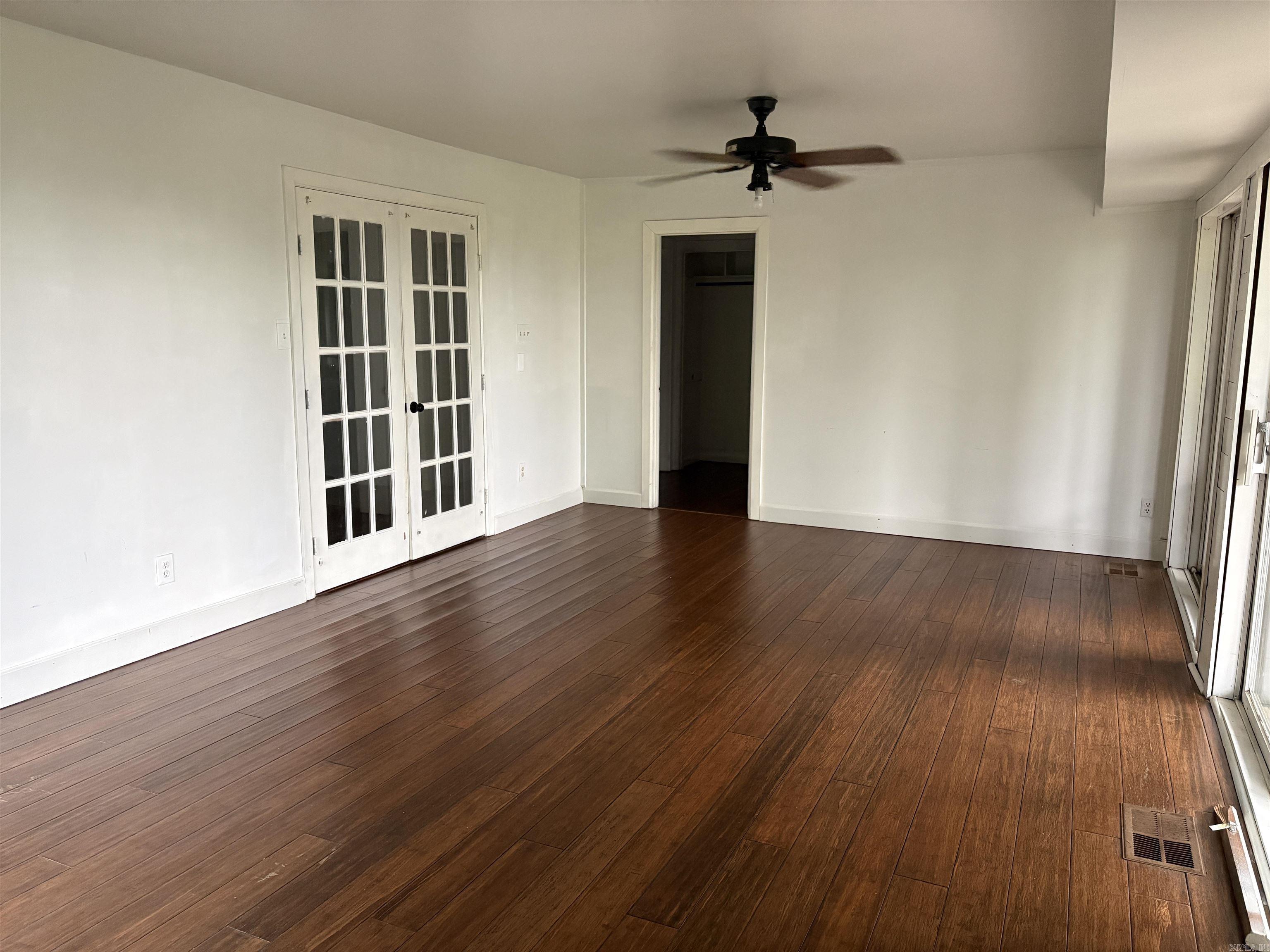 6011 Southwind Drive Property Photo 21