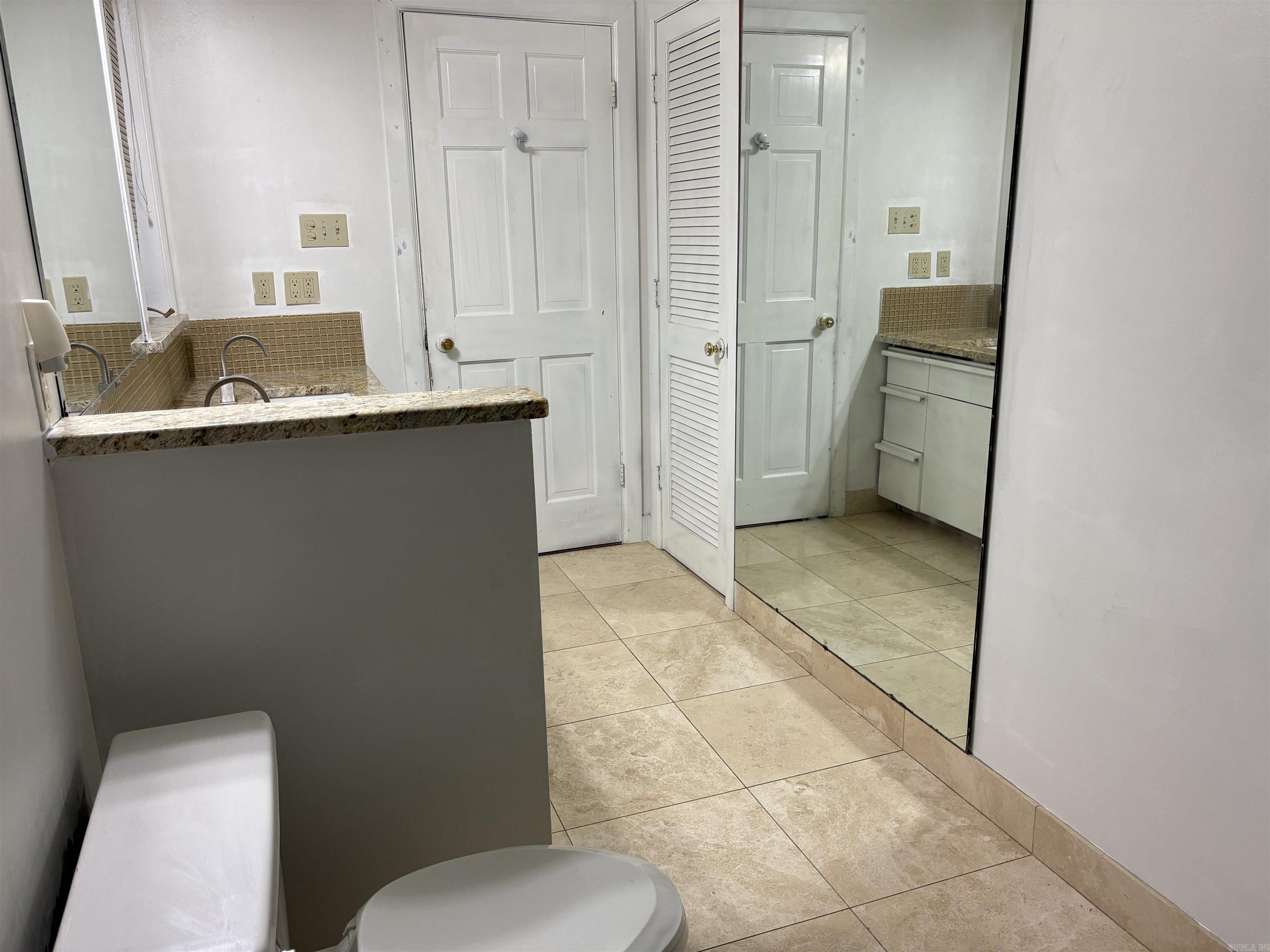 6011 Southwind Drive Property Photo 27
