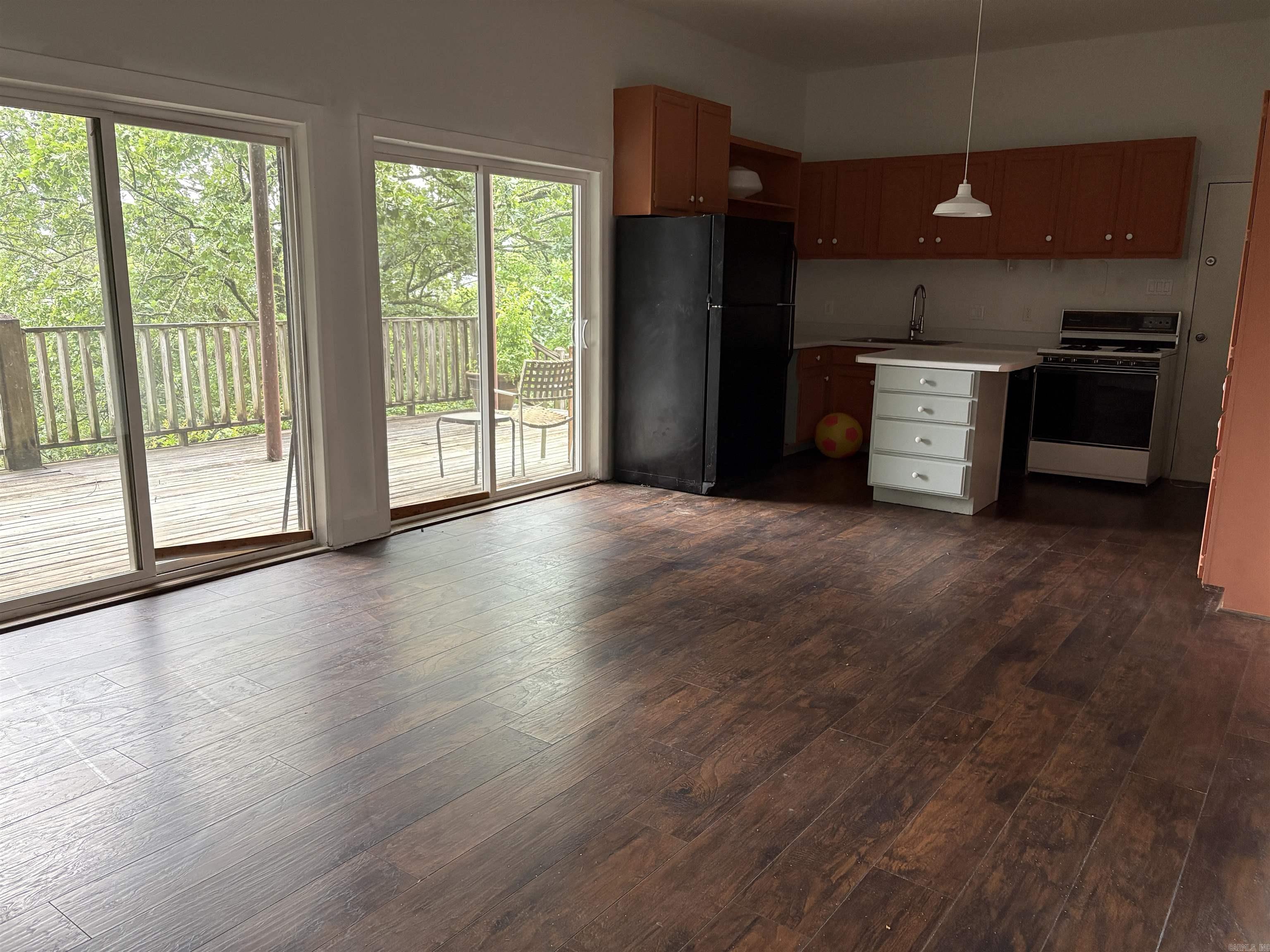 6011 Southwind Drive Property Photo 32
