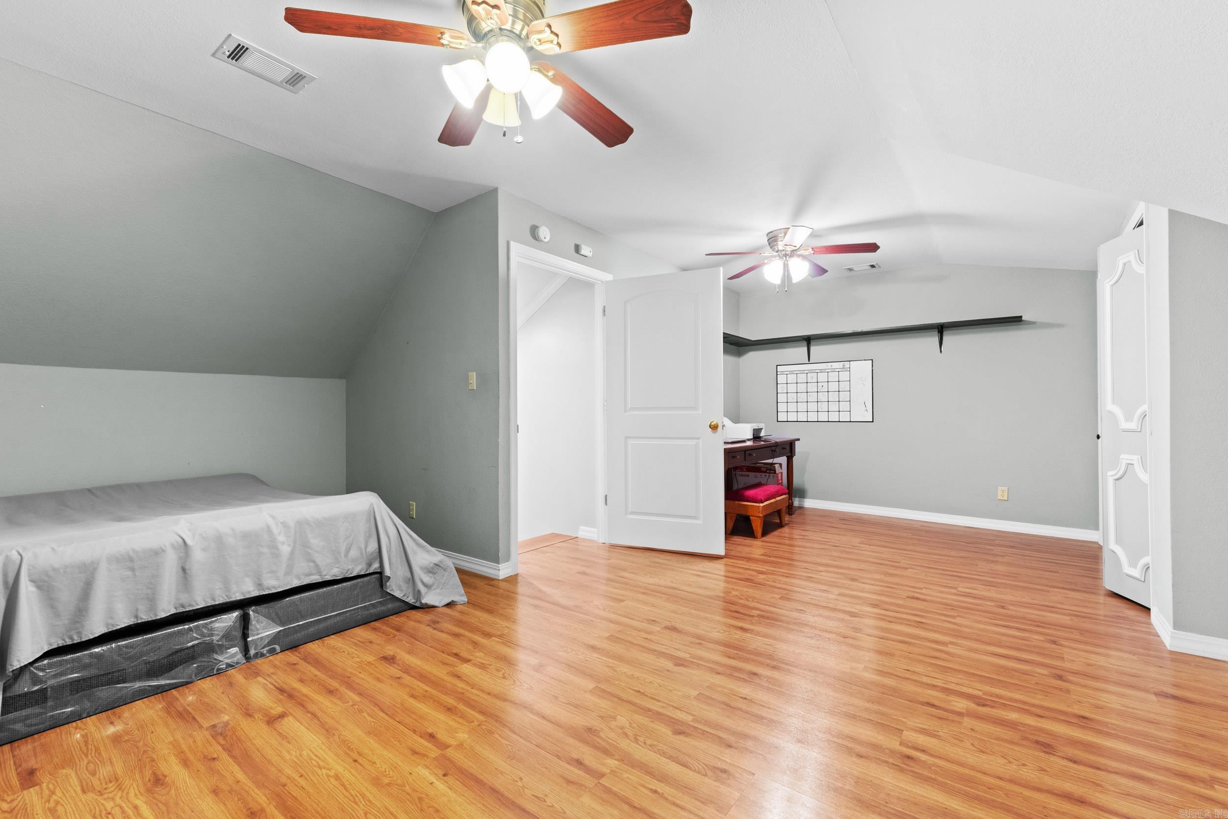 731 Carter St Property Photo 32