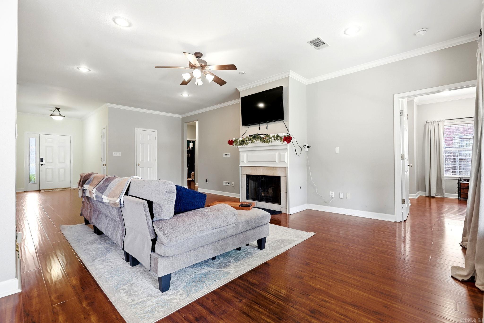 167 Diamond Pointe Drive Property Photo 2
