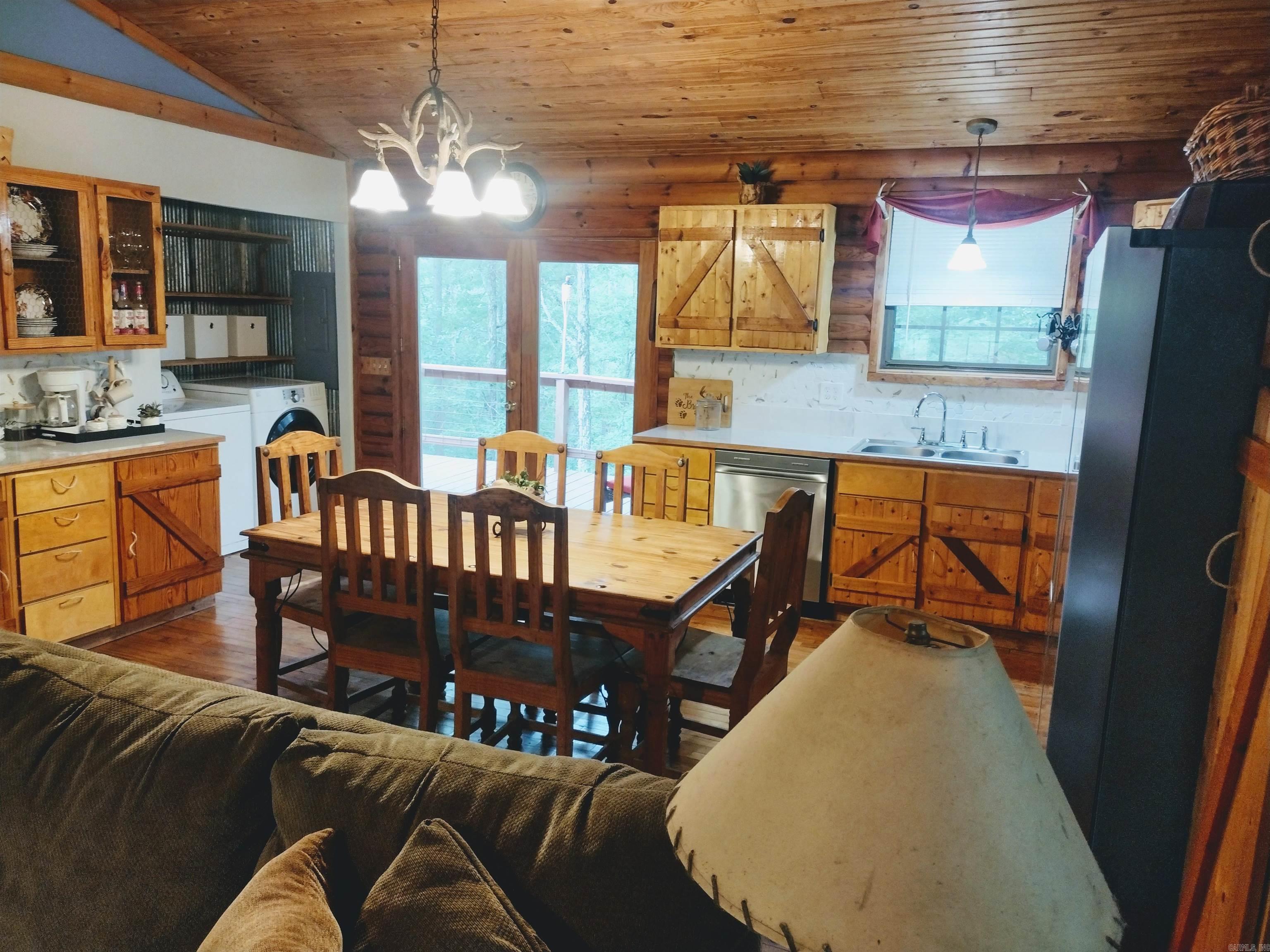300 Arrow Head Property Photo 6