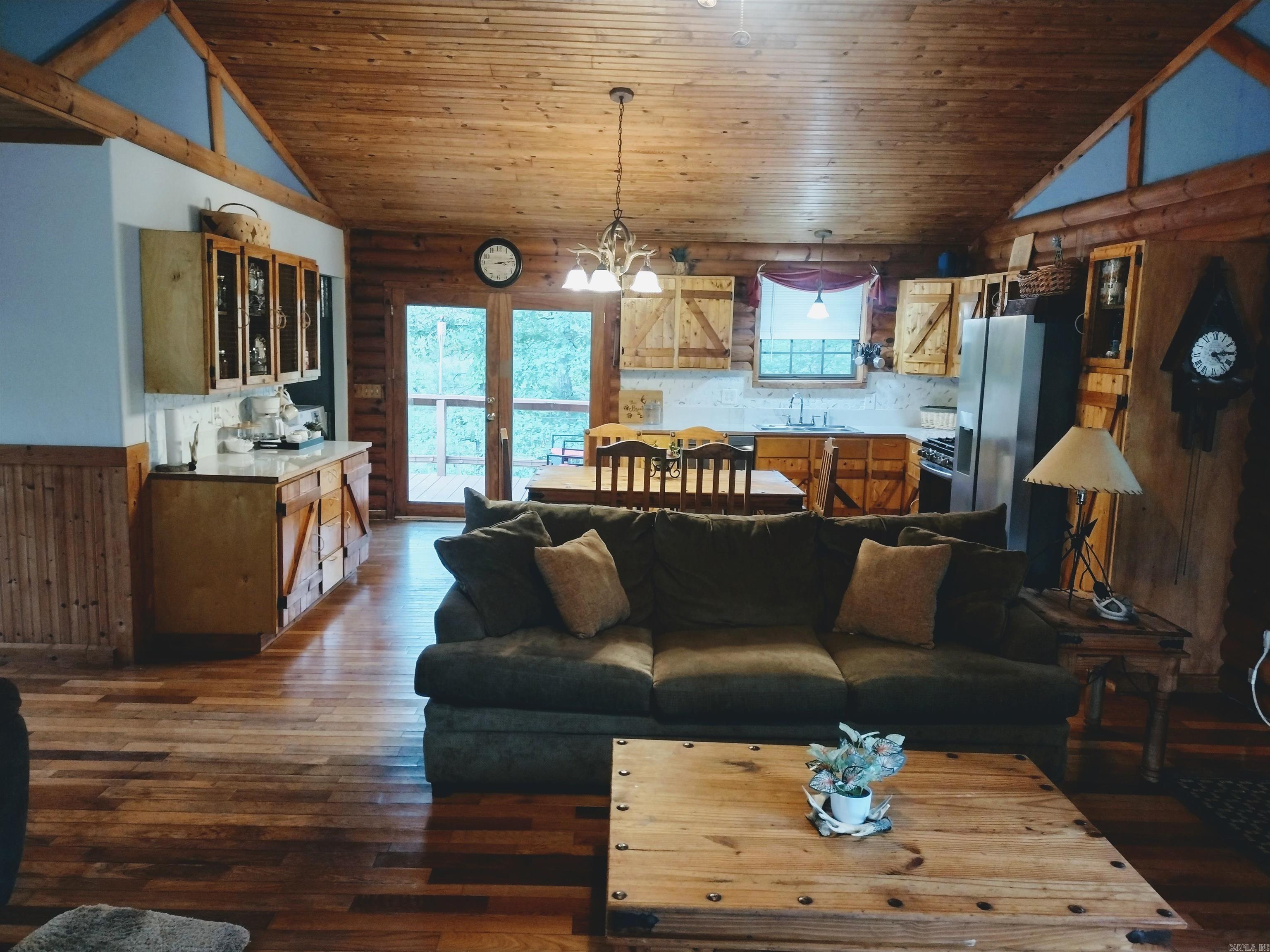 300 Arrow Head Property Photo 7
