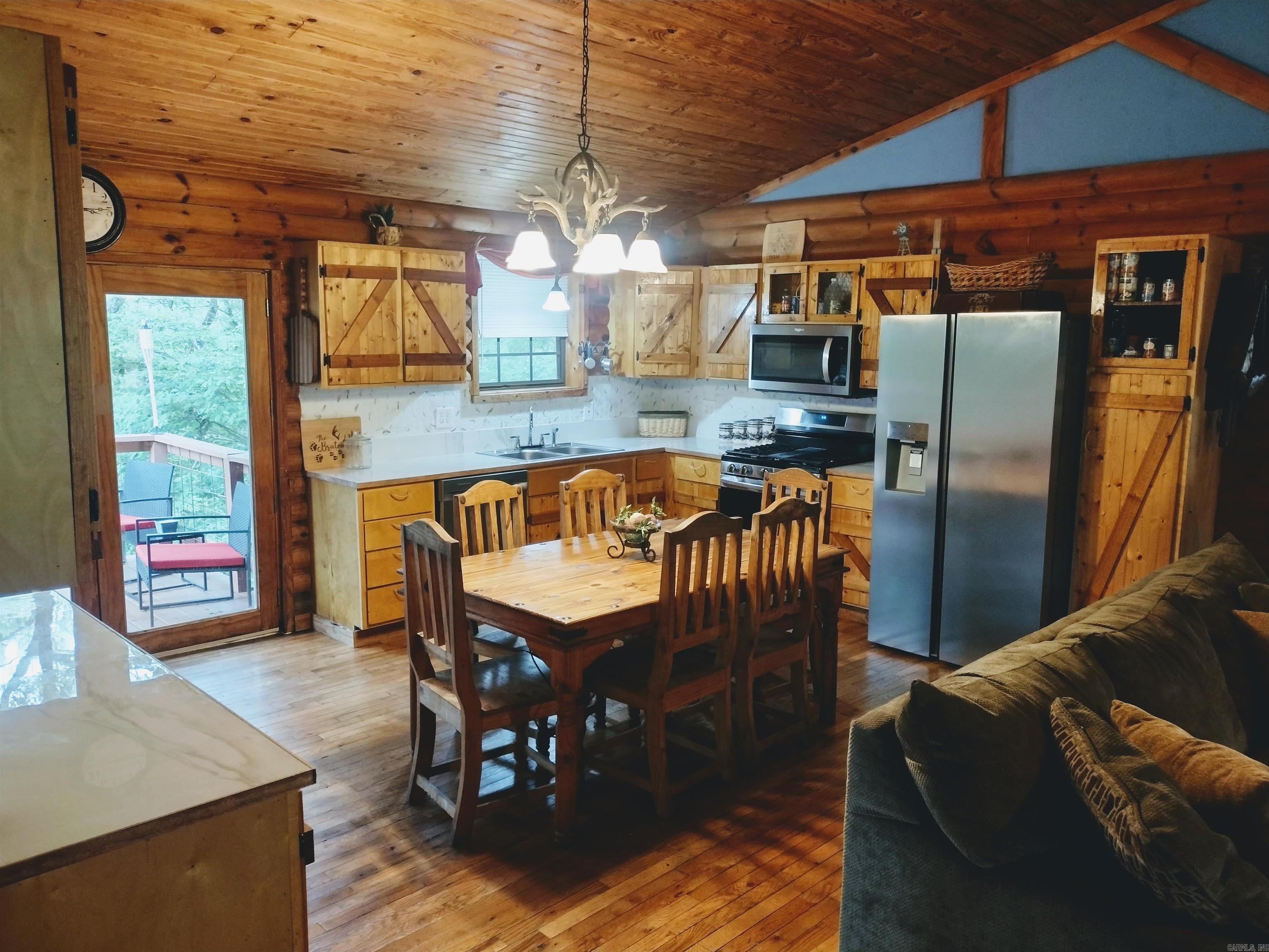 300 Arrow Head Property Photo 8
