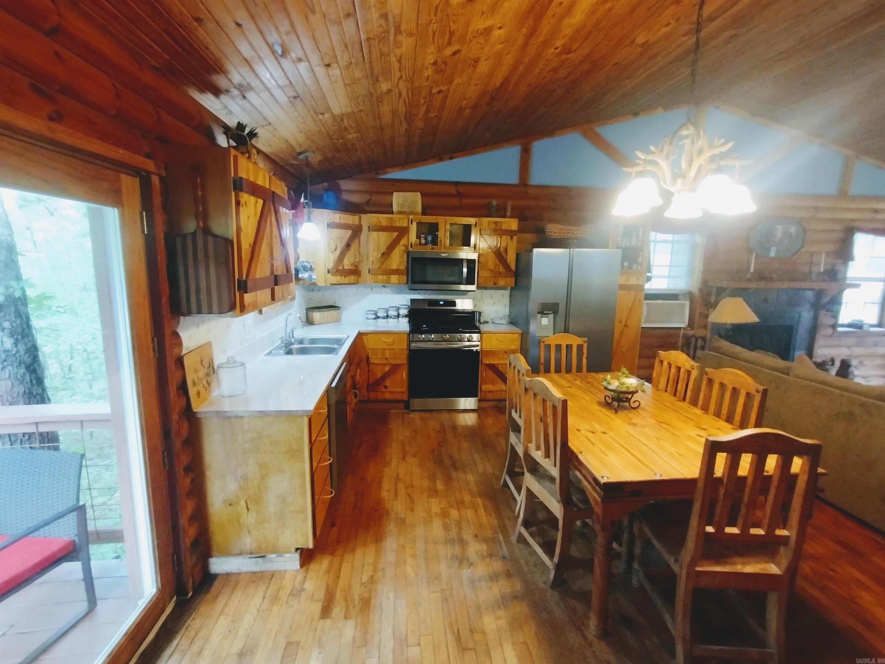 300 Arrow Head Property Photo 10