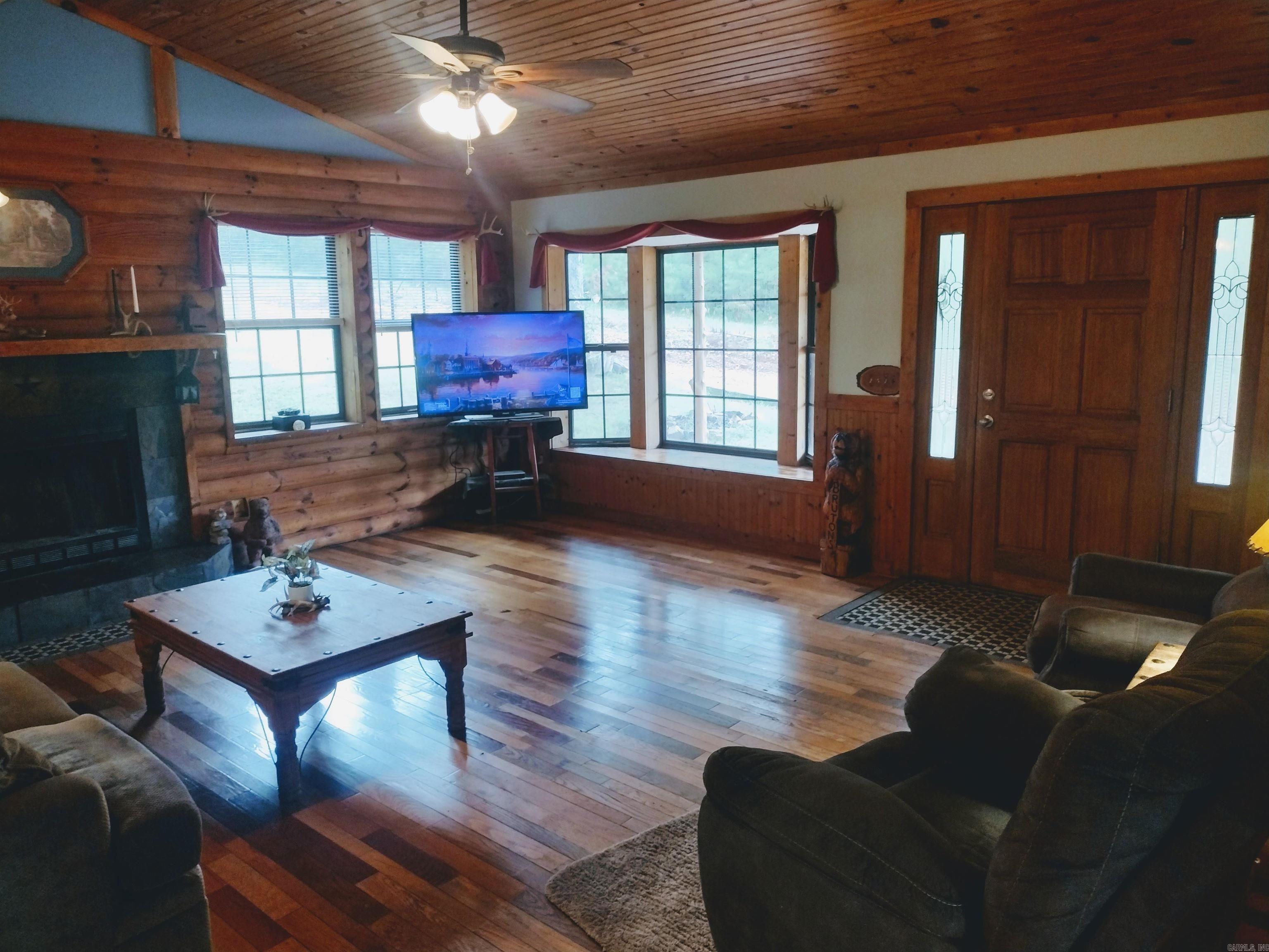 300 Arrow Head Property Photo 11