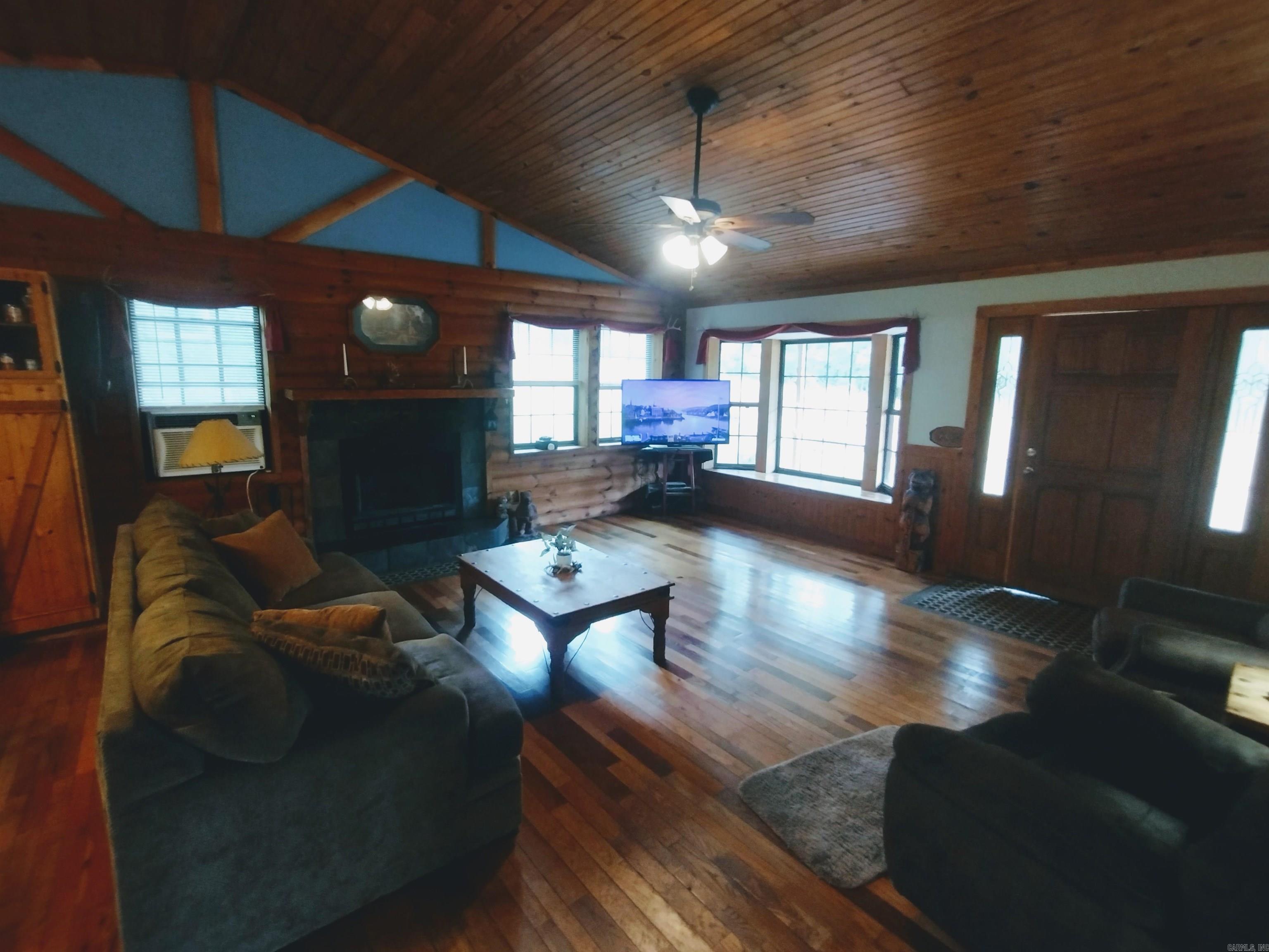 300 Arrow Head Property Photo 12