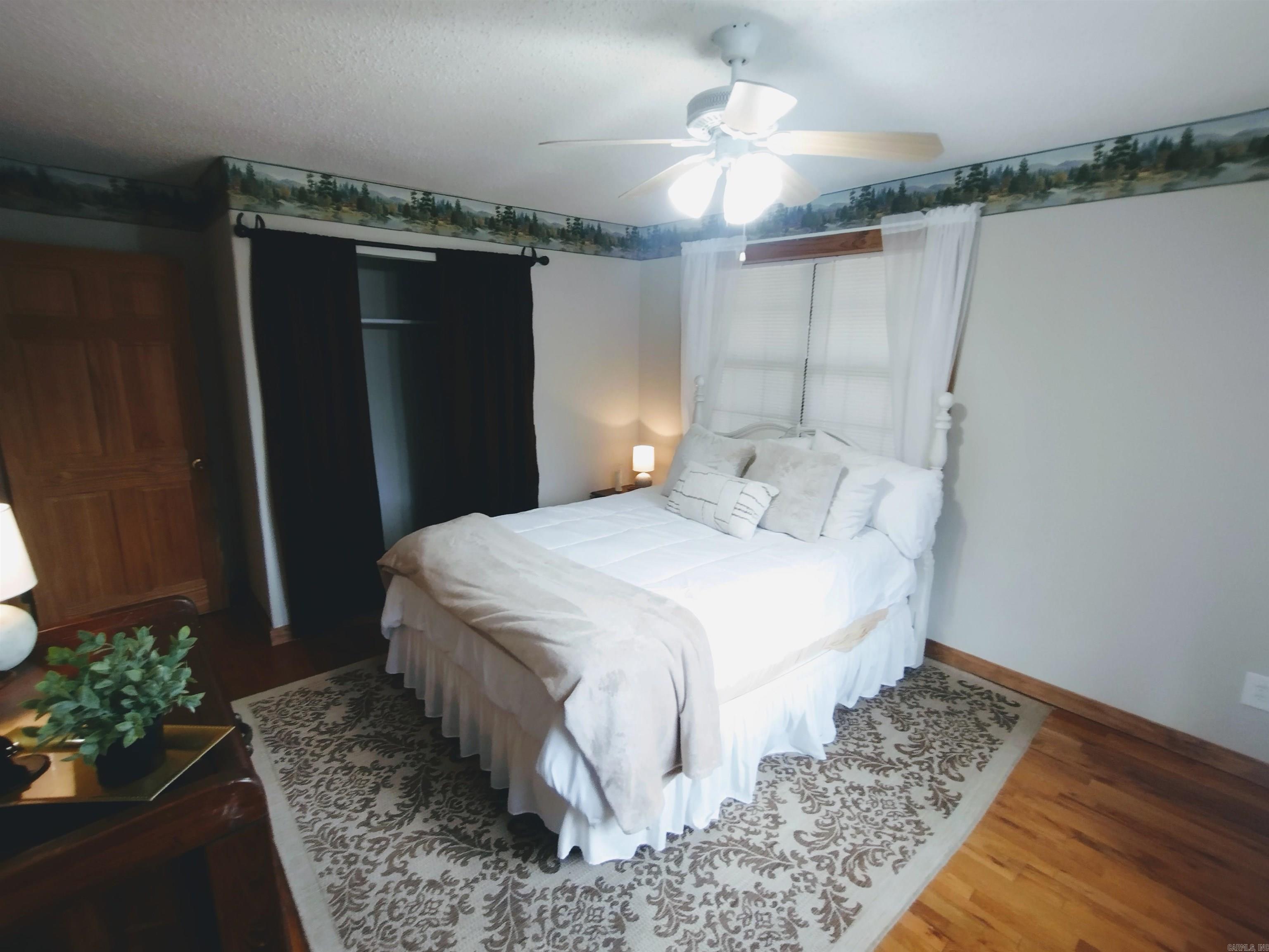 300 Arrow Head Property Photo 16
