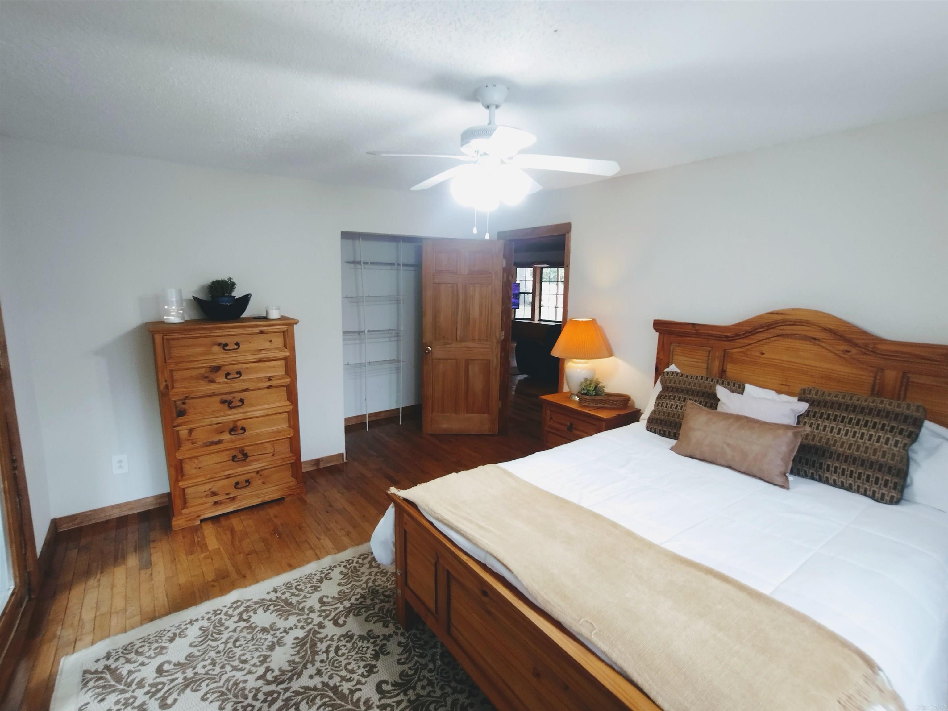 300 Arrow Head Property Photo 18