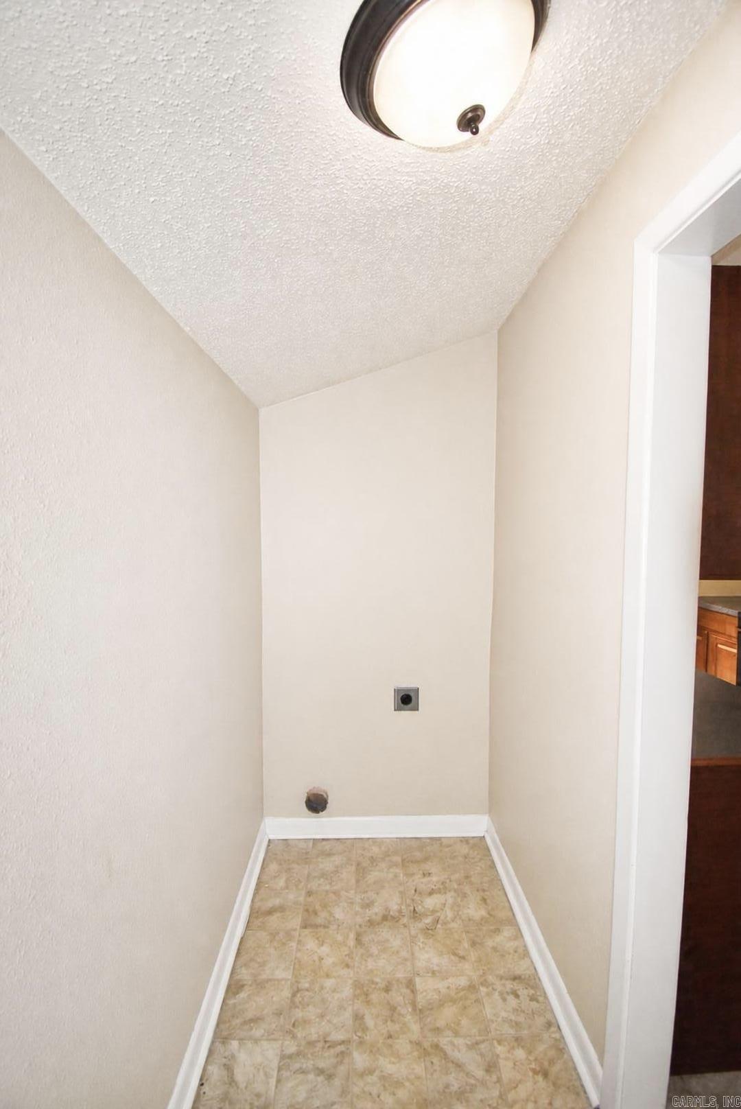 7325 Twin Oaks Road Property Photo 9