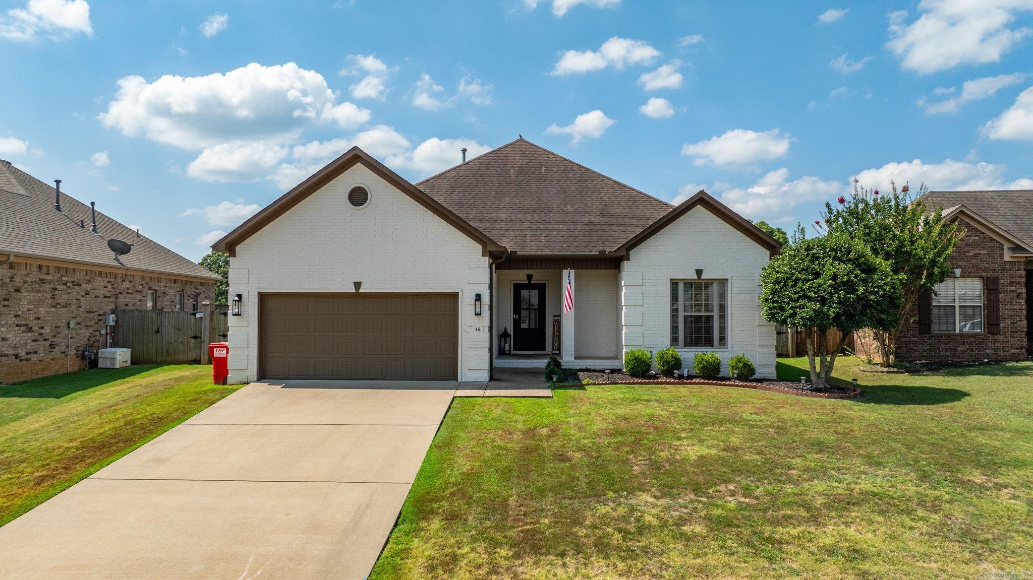 16 Oak Tree Circle Property Photo 1