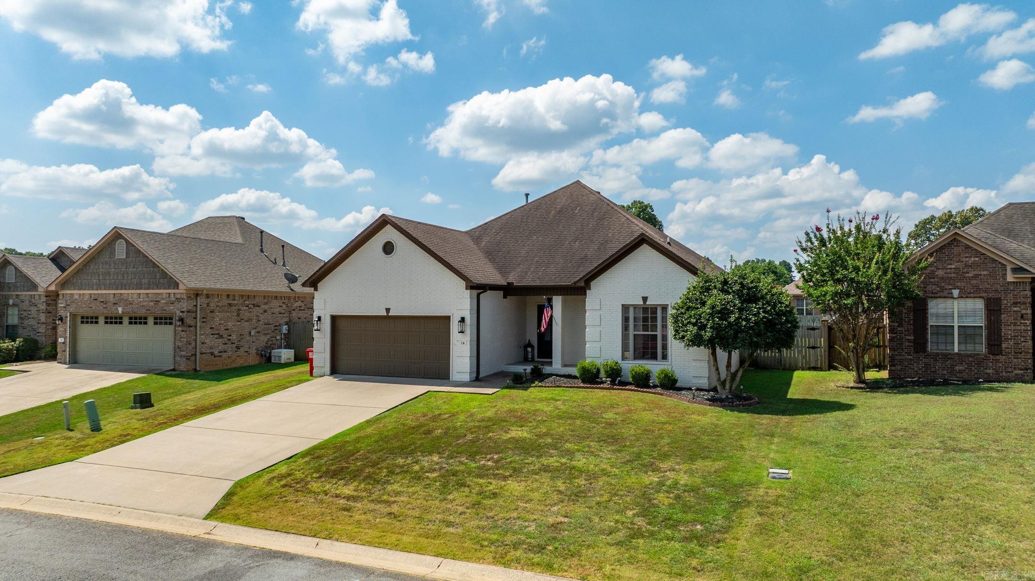 16 Oak Tree Circle Property Photo 5